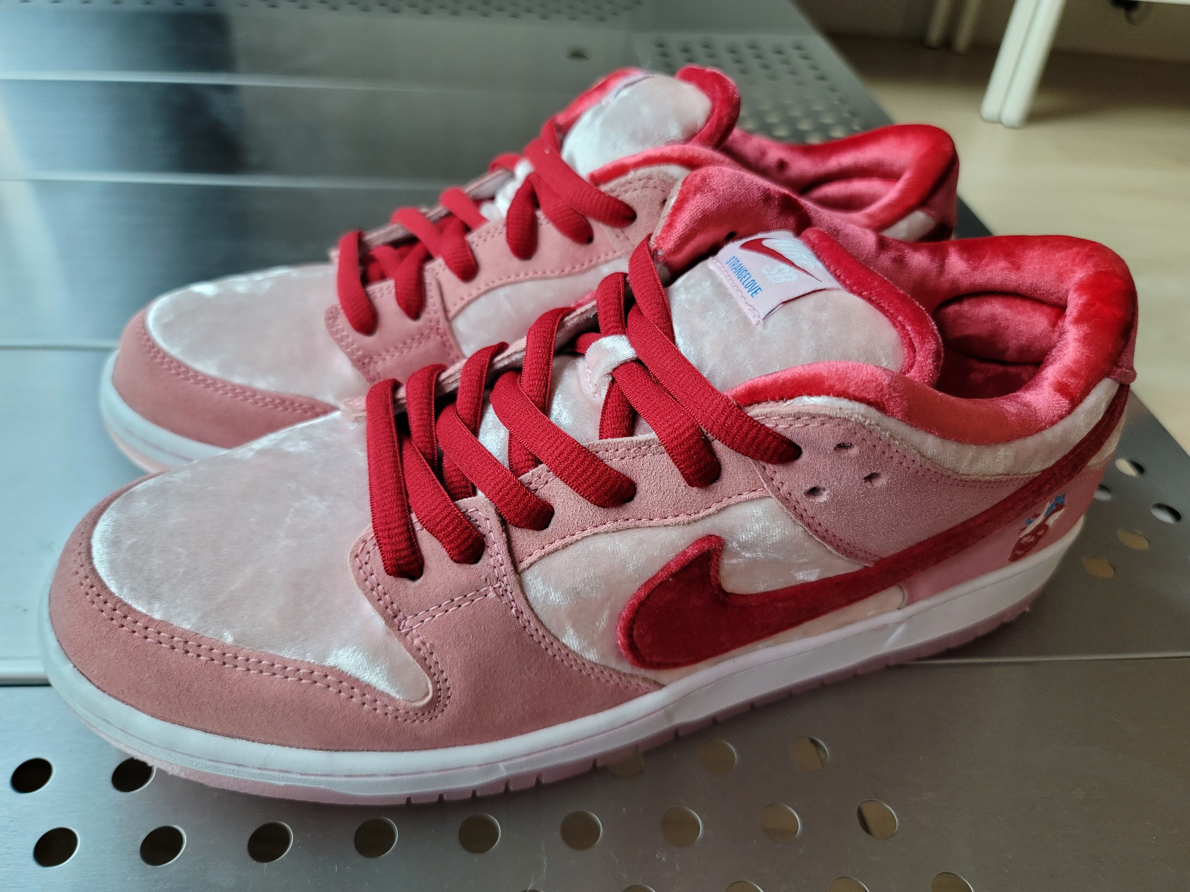 Nike x StrangeLove SB Dunk Low Pink (Regular Box) 착용 스타일 - 2