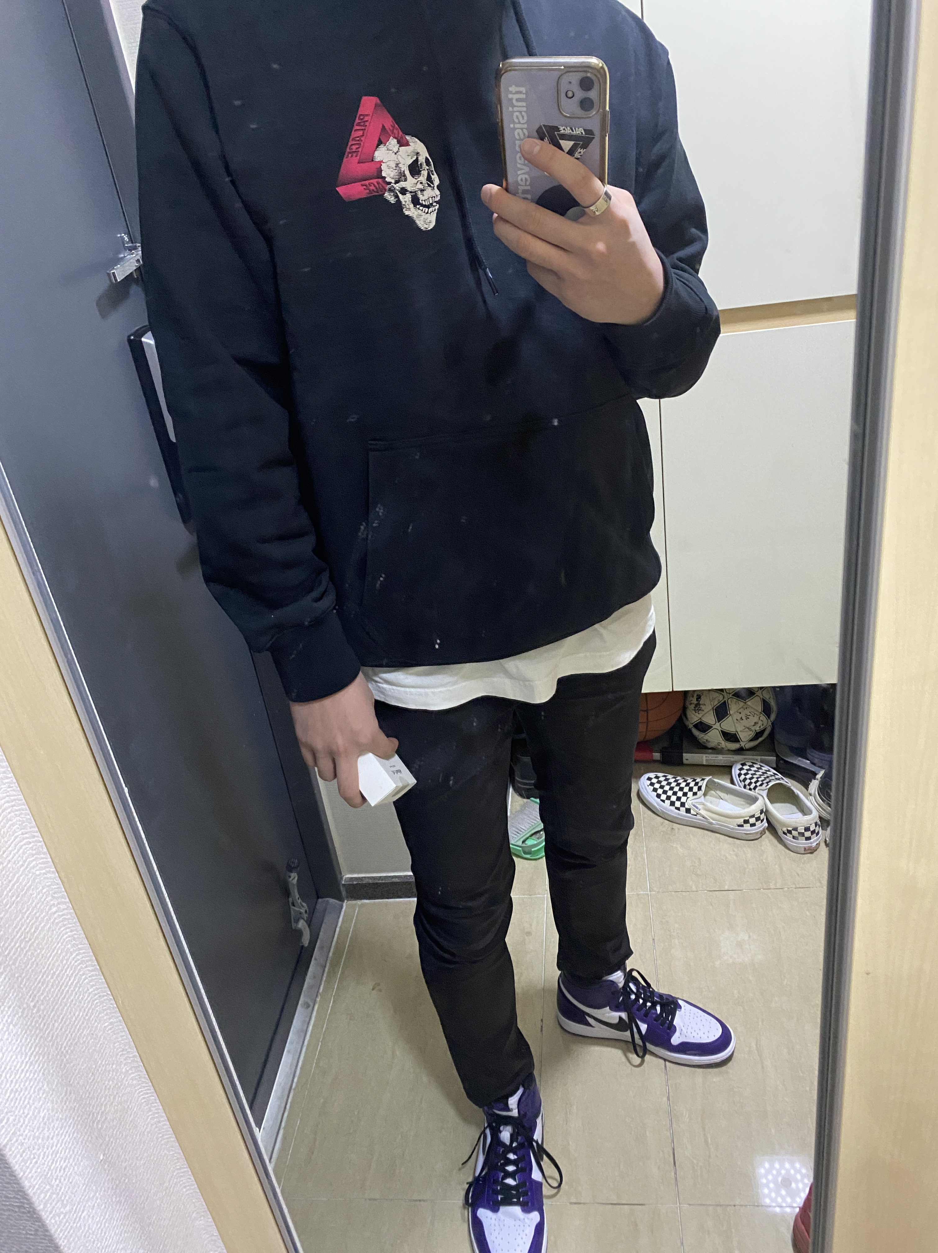 Palace Tri-Crusher Hood Black - 20FW, Jordan 1 Retro High OG Court Purple 2020 착용 스타일