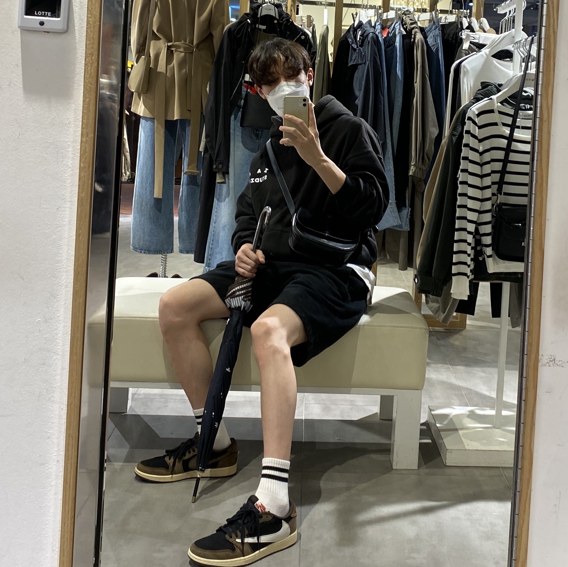 Jordan 1 x Travis Scott Retro Low OG SP Mocha, IAB Studio Hoodie Navy - 21SS 착용 스타일