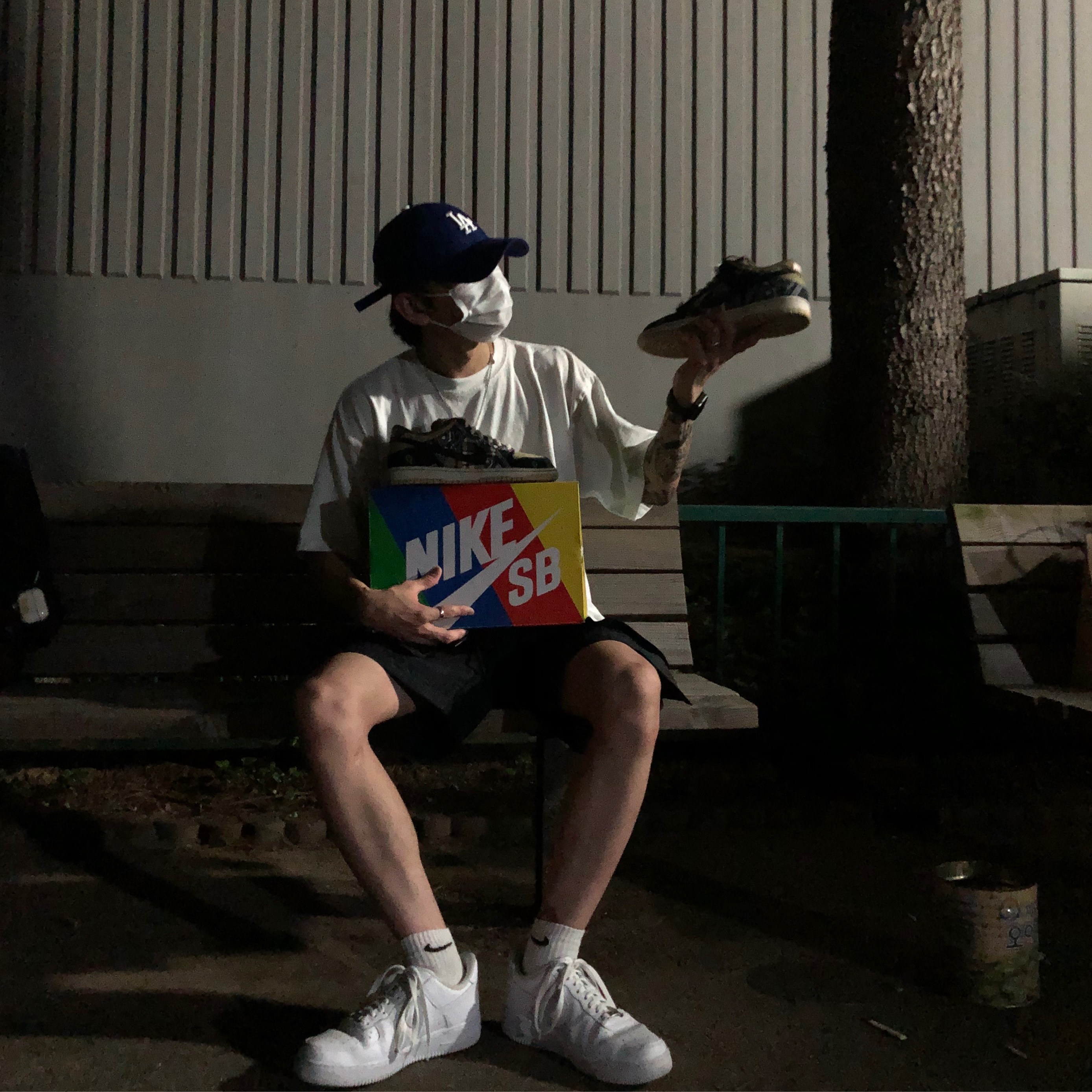 Nike x Travis Scott SB Dunk Low, Nike Air Force 1 '07 Low White 착용 스타일