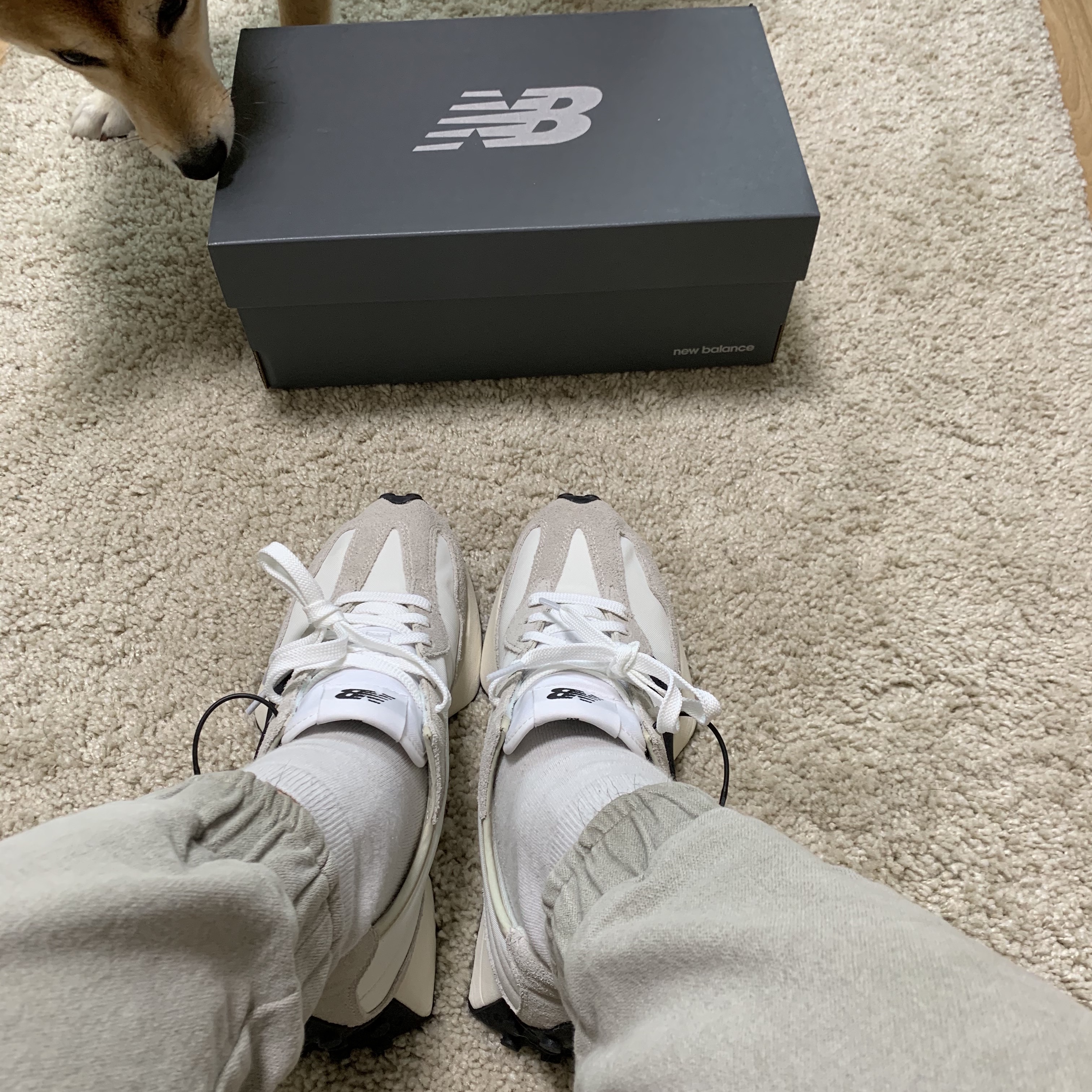 New Balance 327 White Black 착용 스타일