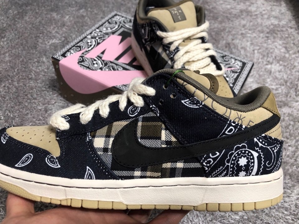 Nike x Travis Scott SB Dunk Low 착용 스타일