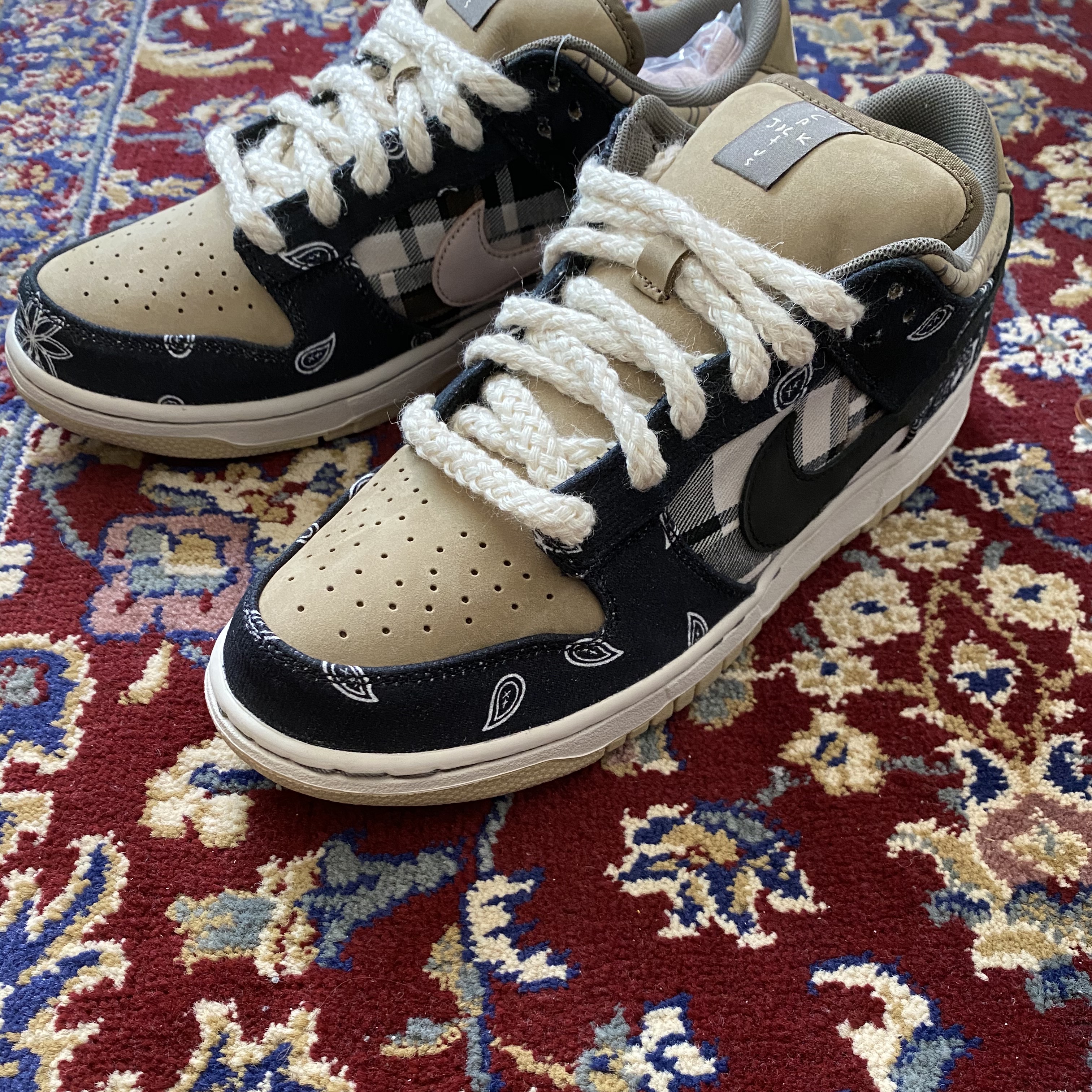 Nike x Travis Scott SB Dunk Low 착용 스타일 - 2