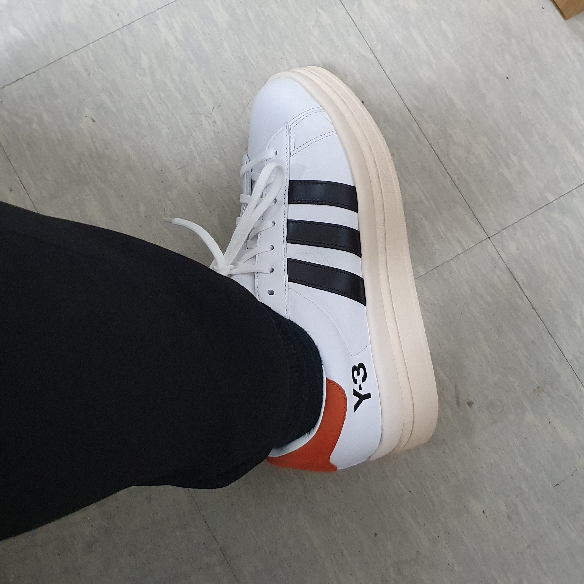 Y-3 Hicho White Black Red 착용 스타일 - 2