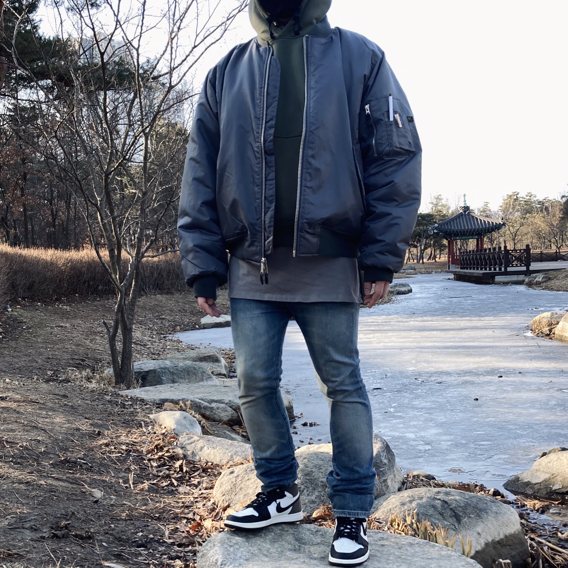 Jordan 1 Retro High OG Black Mocha 착용 스타일