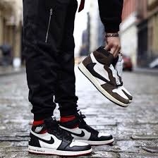 Jordan 1 Retro High Not for Resale Varsity Red, Jordan 1 x Travis Scott Retro Low OG SP Mocha 착용 스타일 - 2