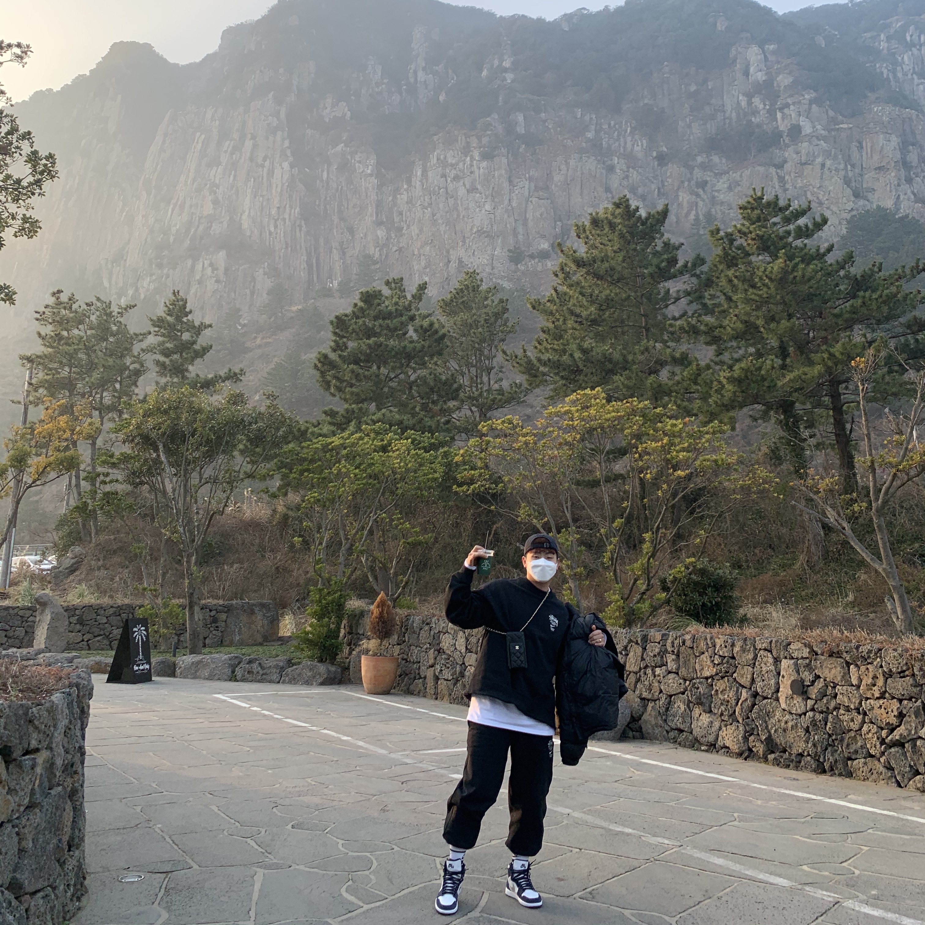 Jordan 1 Retro High OG CO.JP Midnight Navy, Nike x Stussy NRG ZR Fleece Crewneck Black - US/EU 착용 스타일 - 2