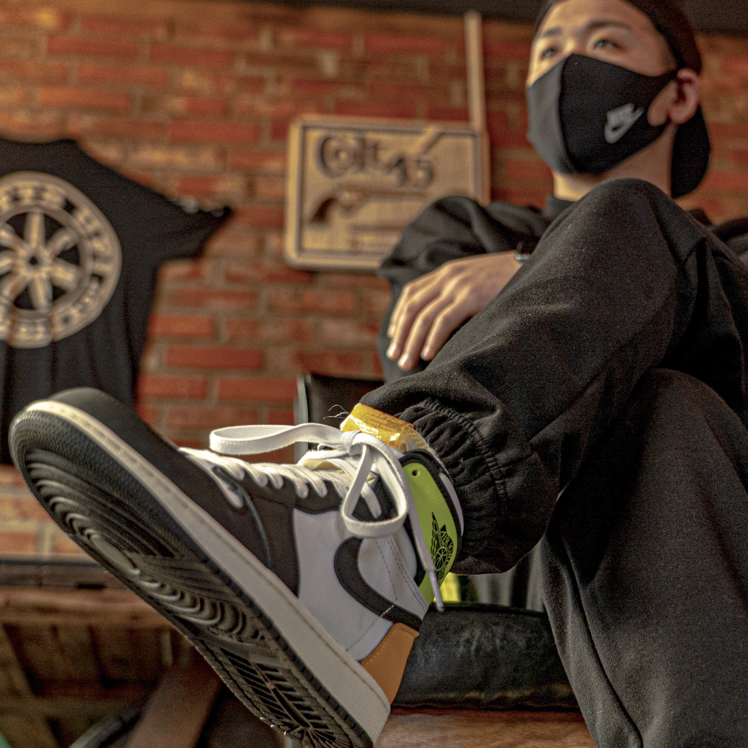 Jordan 1 Retro High OG Volt Gold 착용 스타일 - 1