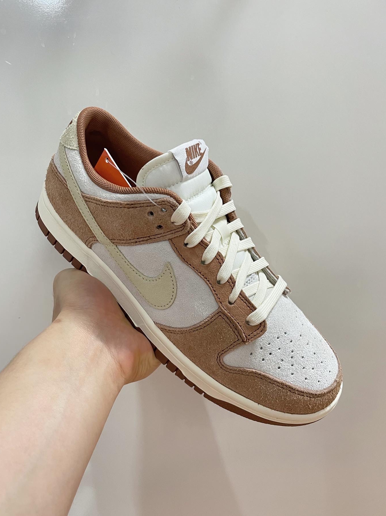 Nike Dunk Low Pro Premium Medium Curry 착용 스타일 - 2