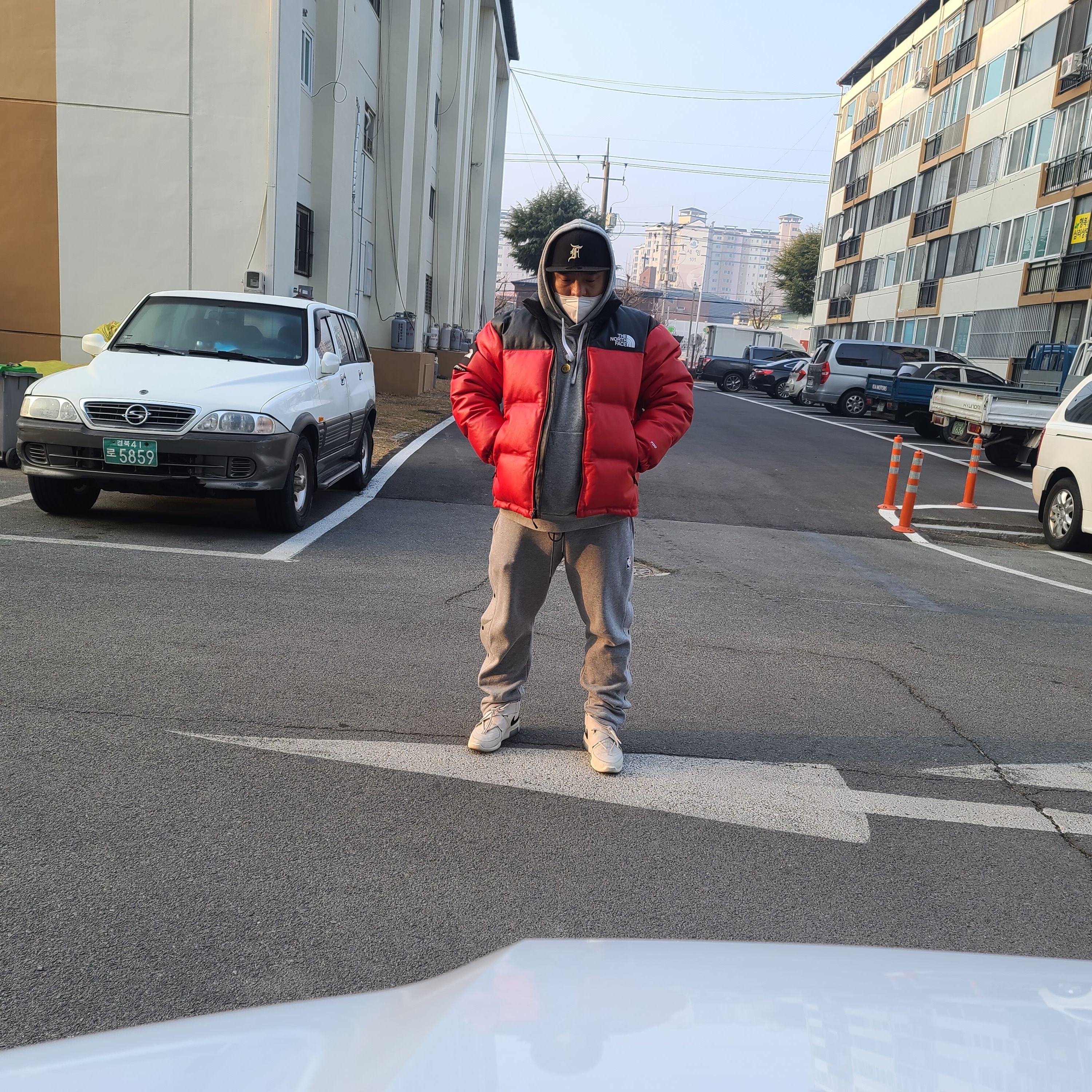 Nike x Fear of God Air Fear of God Raid Light Bone, Supreme x The North Face Leather Nuptse Jacket Red - 17FW 착용 스타일