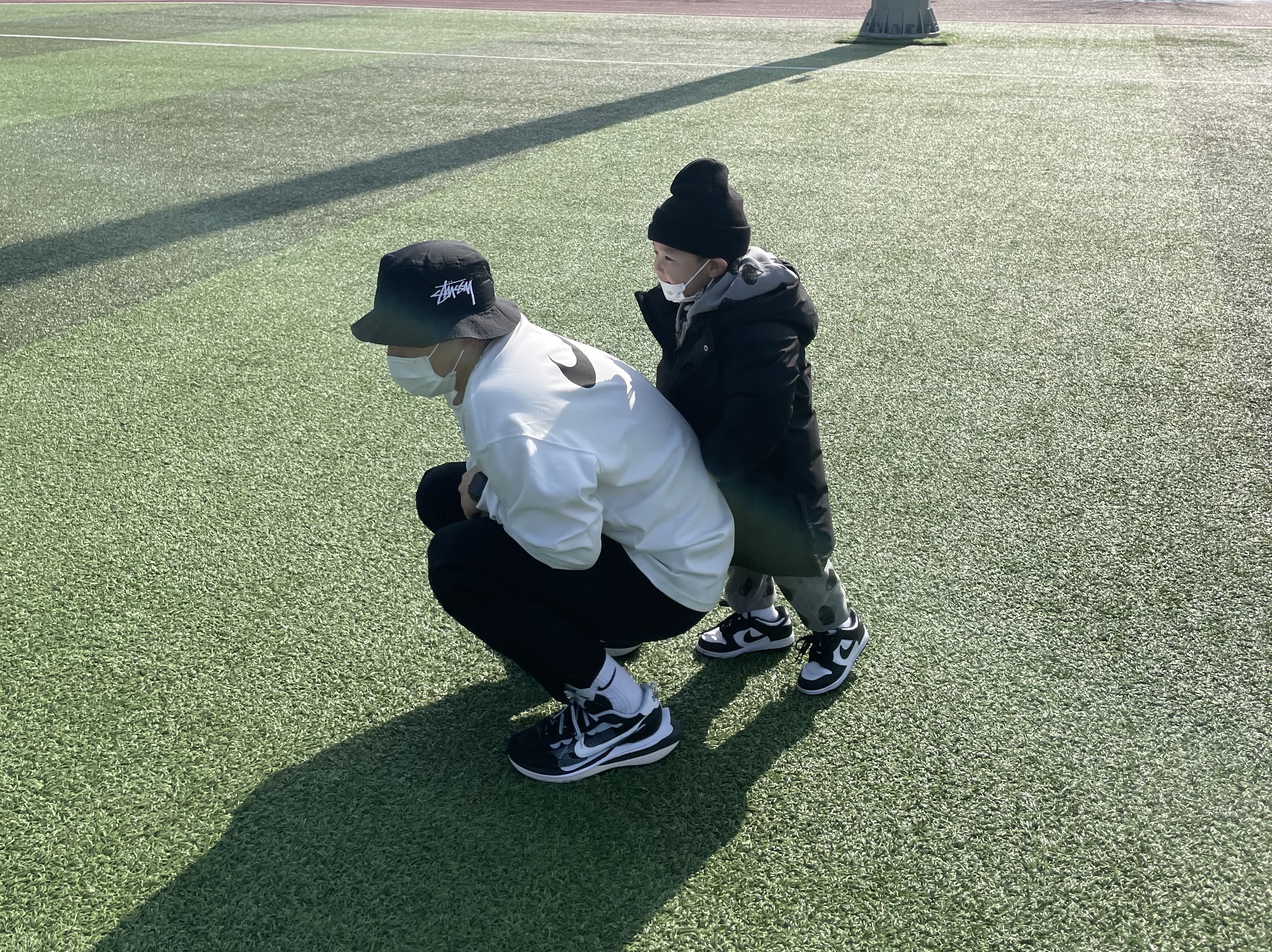 Nike x Sacai VaporWaffle Black White, Nike x Stussy Bucket Hat Black 착용 스타일
