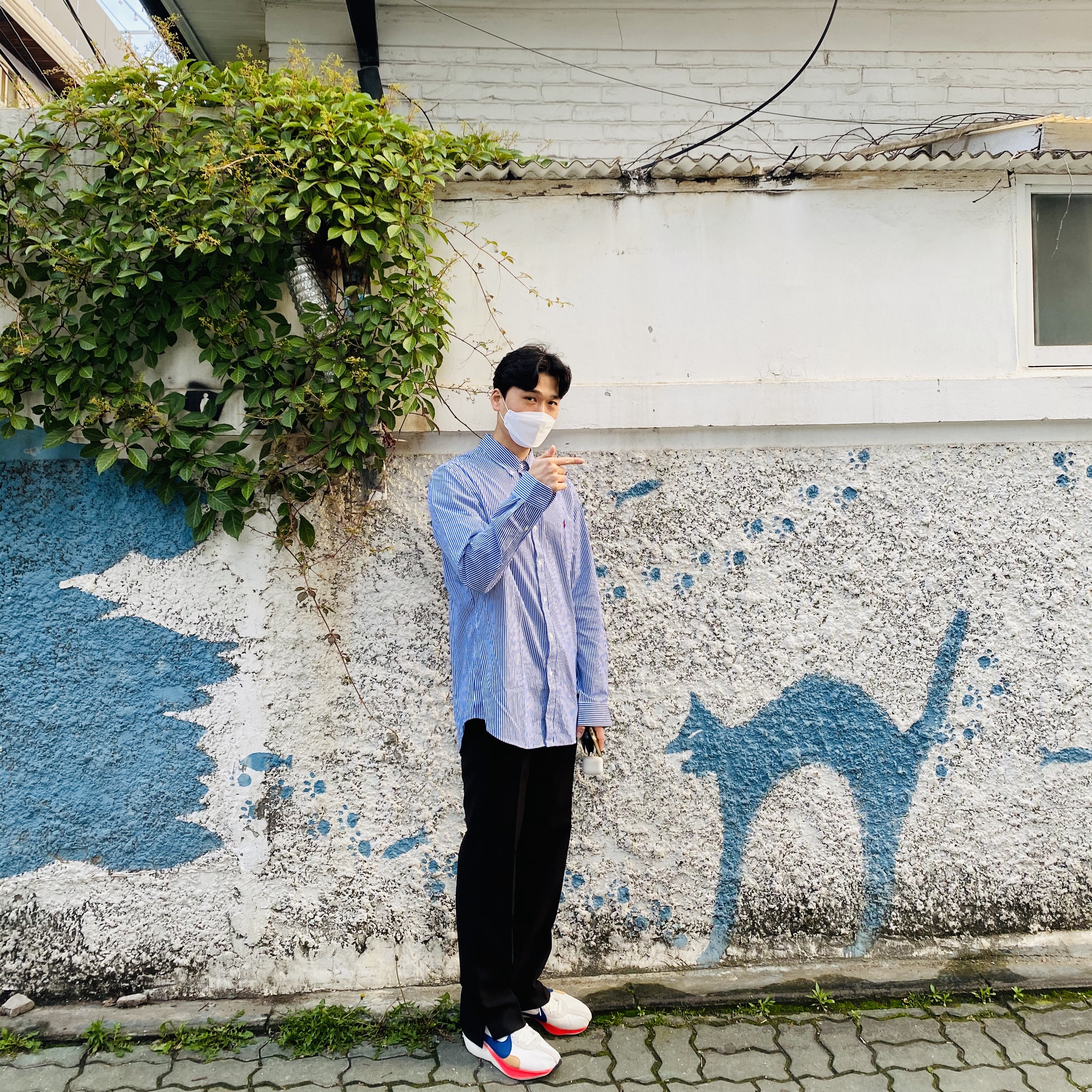 Nike Moon Racer Sail Solar Blue 착용 스타일