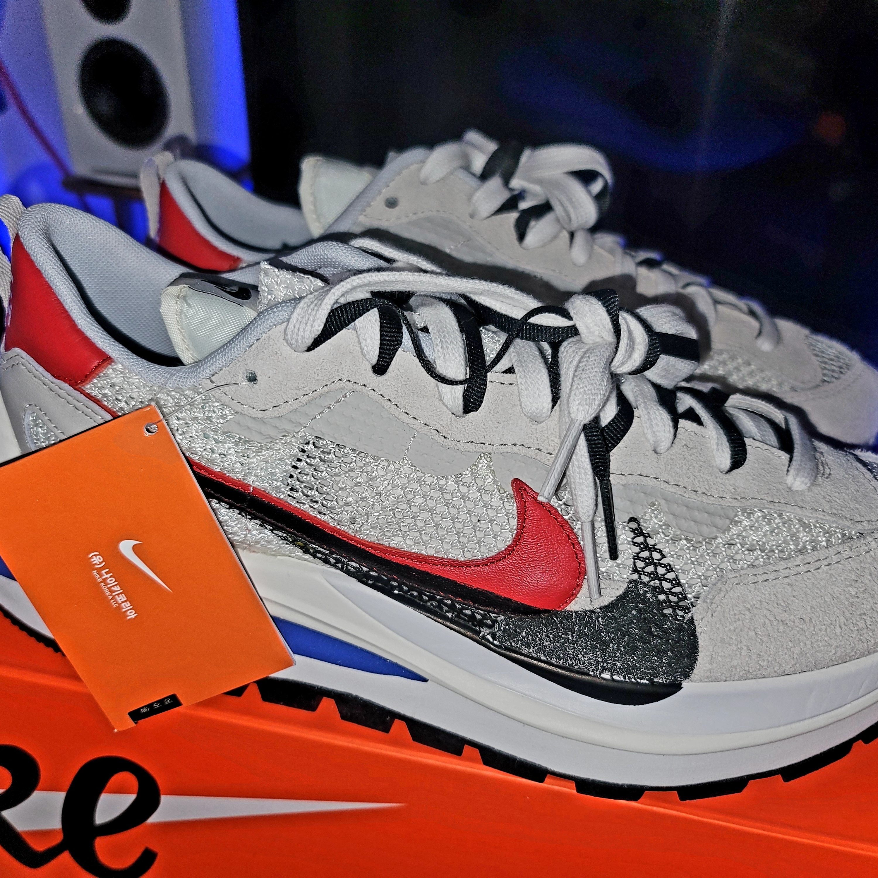 Nike x Sacai VaporWaffle Royal Fuchsia 착용 스타일