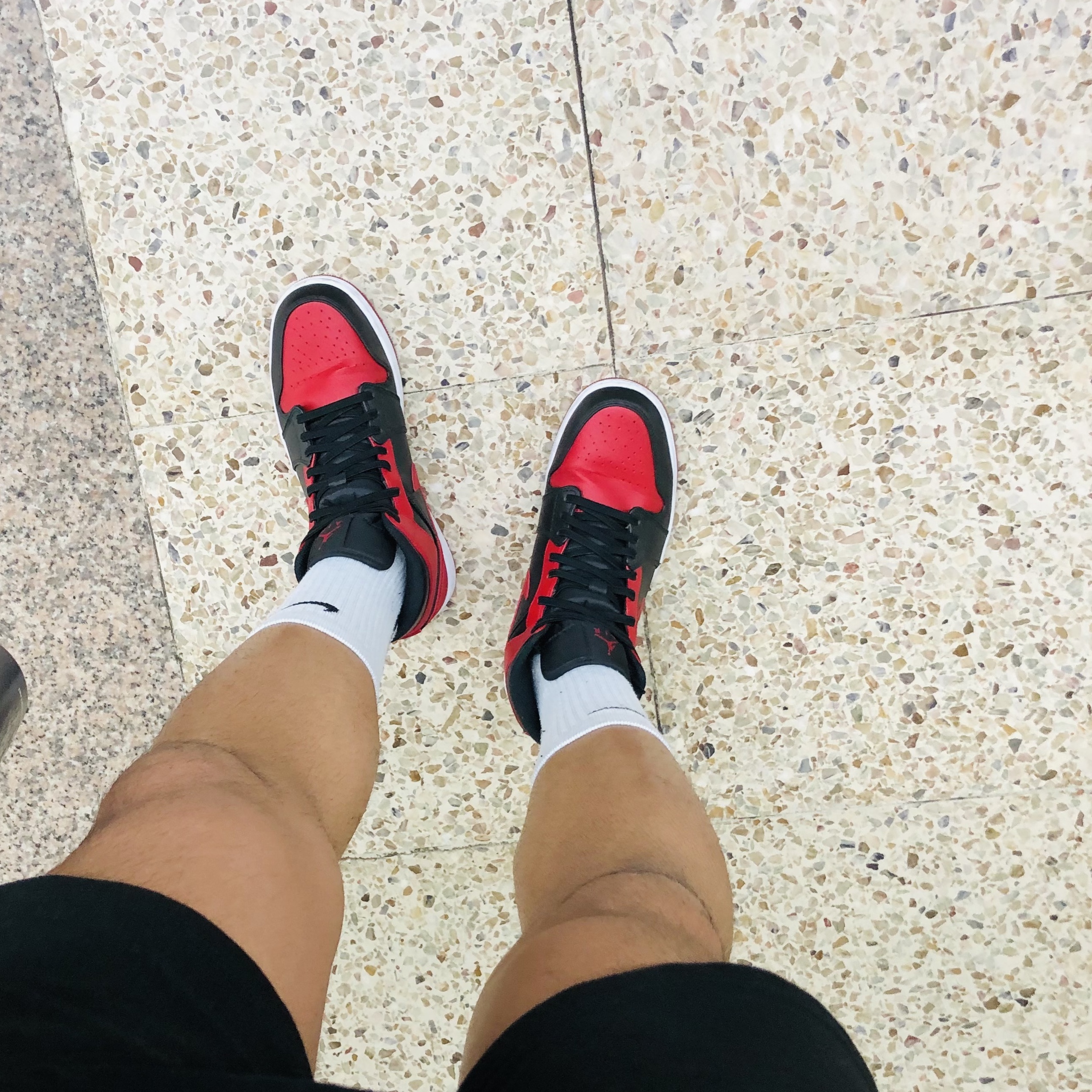 Jordan 1 Mid Bred Banned 2020 착용 스타일 - 1