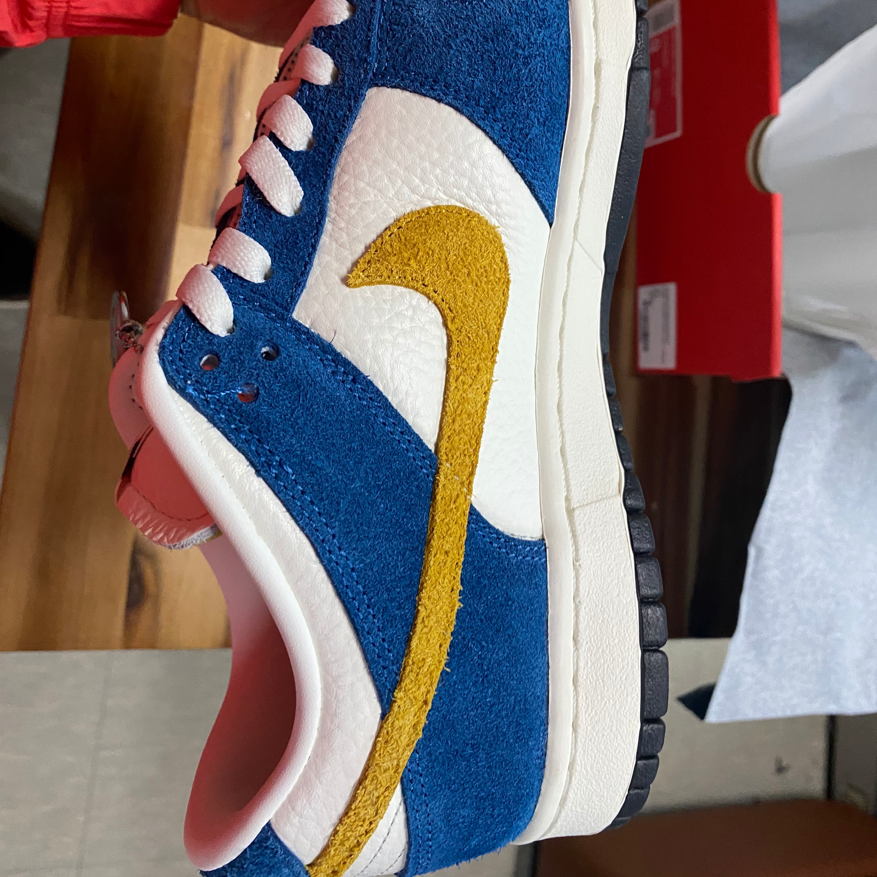 Nike x Kasina Dunk Low 80's Bus, Jordan 1 x Travis Scott Retro Low OG SP Mocha 착용 스타일 - 3