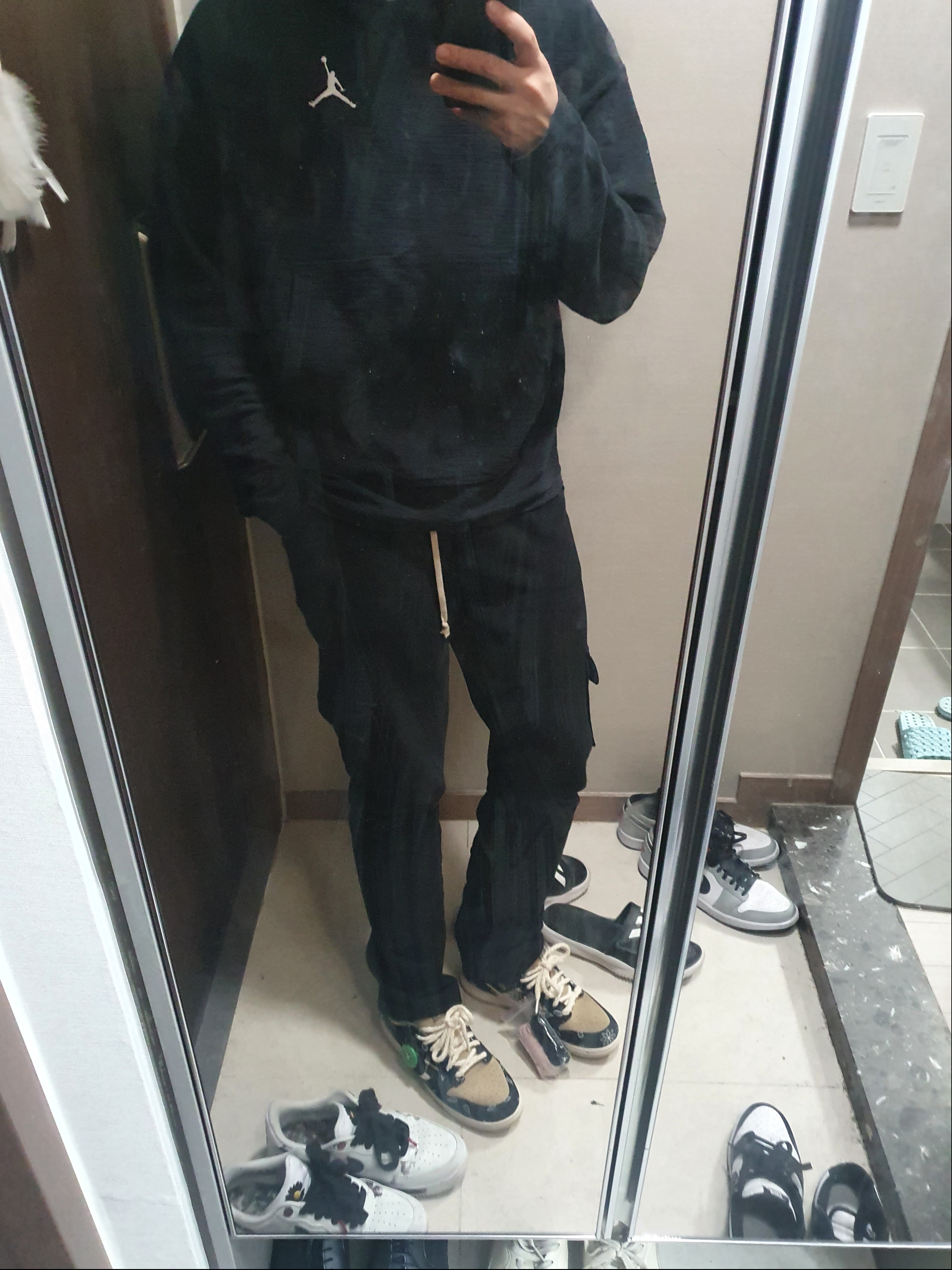 Nike x Travis Scott SB Dunk Low, Nike x Peaceminusone Air Force 1 Low Para-Noise 2.0 착용 스타일