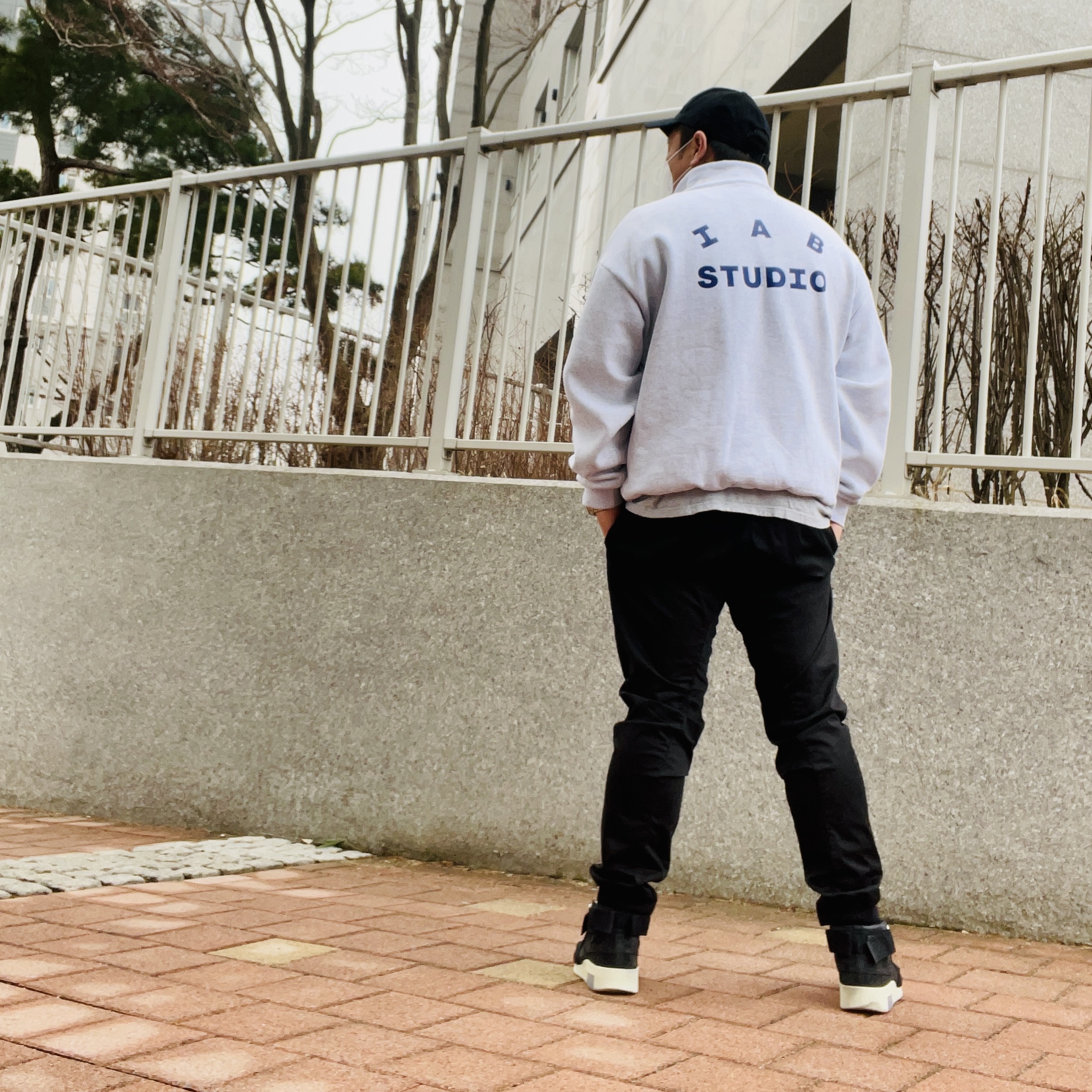 IAB Studio Half Zip Pullover Light Gray, Nike x Fear of God Air Fear of God Raid Black 착용 스타일