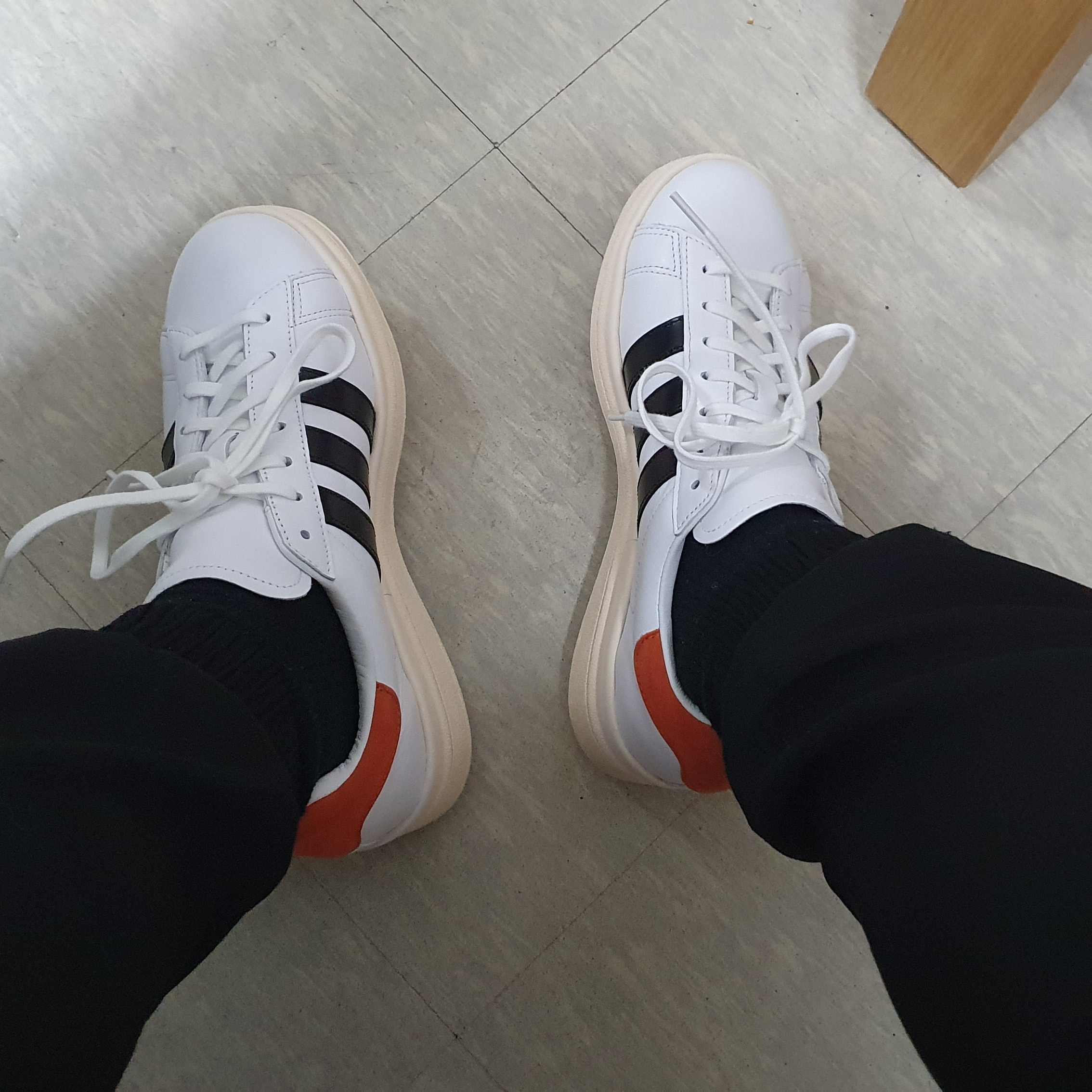 Y-3 Hicho White Black Red 착용 스타일 - 3