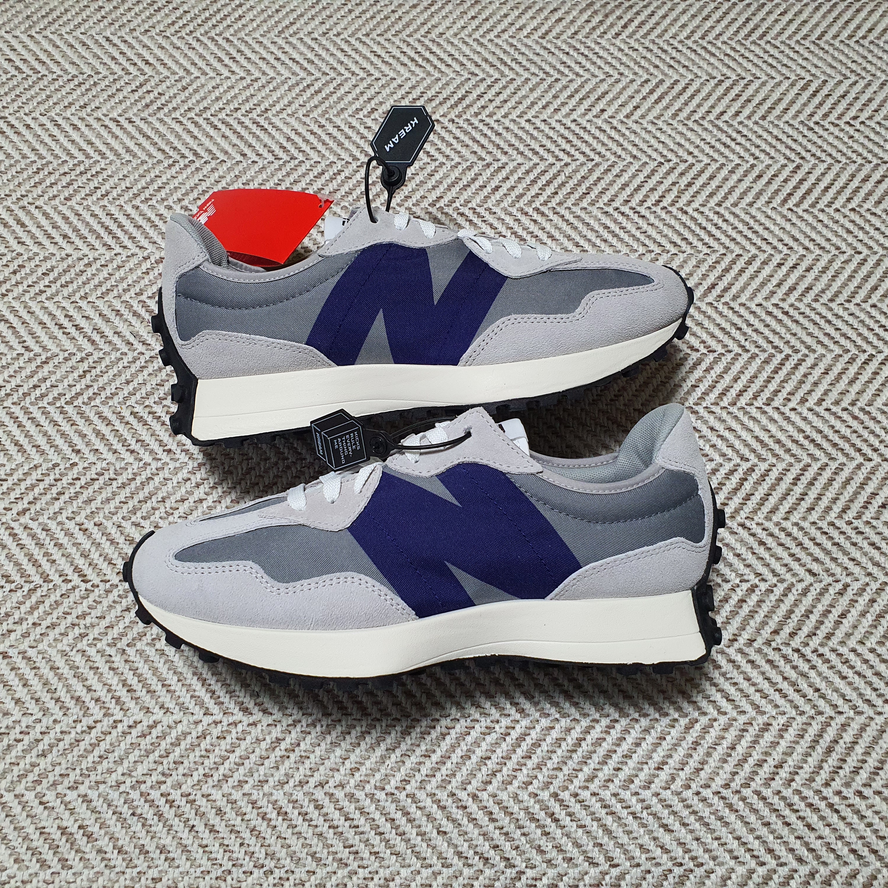 New Balance 327 Grey Purple 착용 스타일 - 1