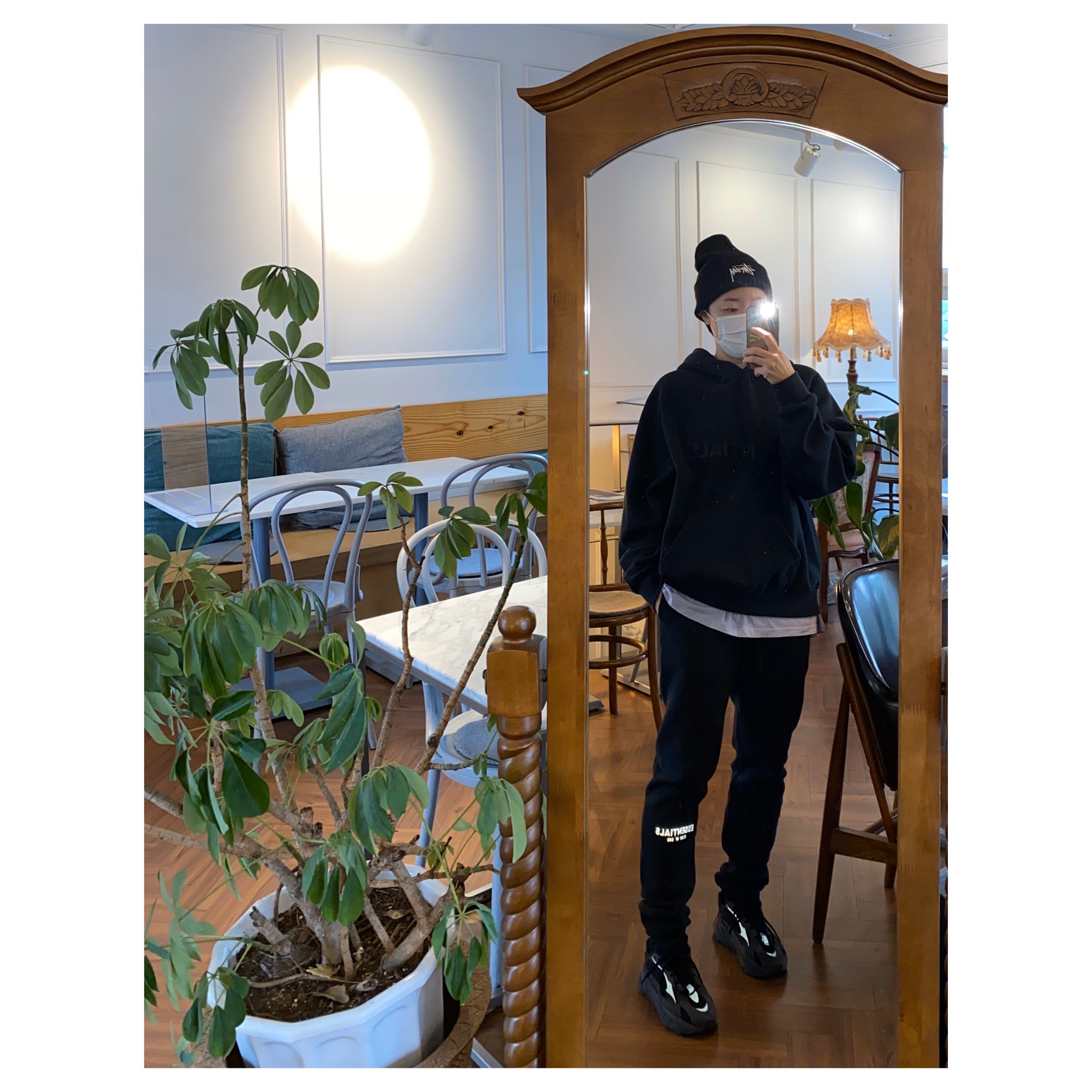 Essentials 3D Silicon Applique Pullover Hoodie Dark Slate/Black 2020, Adidas Yeezy Boost 700 V2 Vanta 2019 착용 스타일