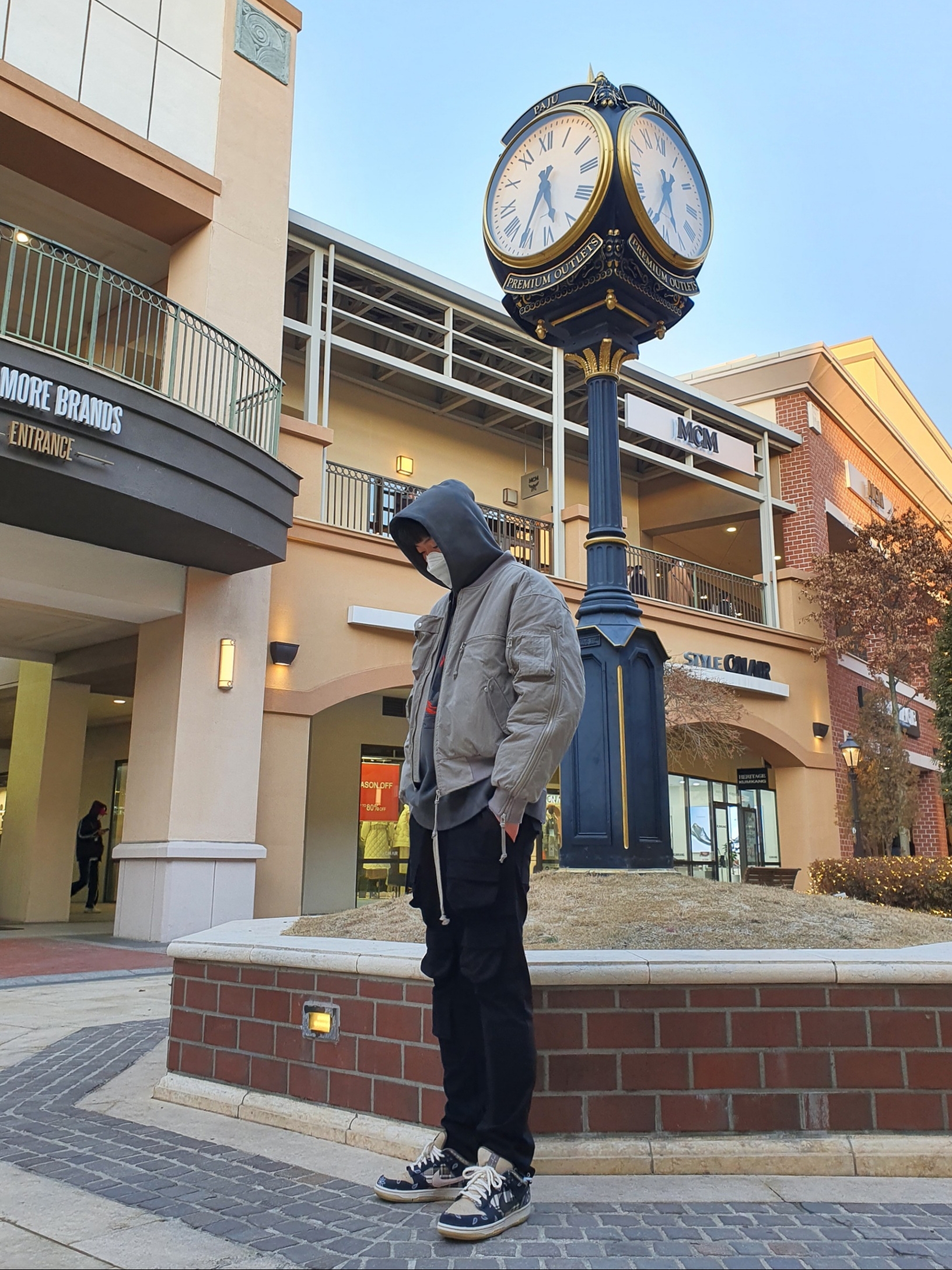 Nike x Travis Scott SB Dunk Low, Jordan x Travis Scott Washed Suede Hoodie Grey 착용 스타일