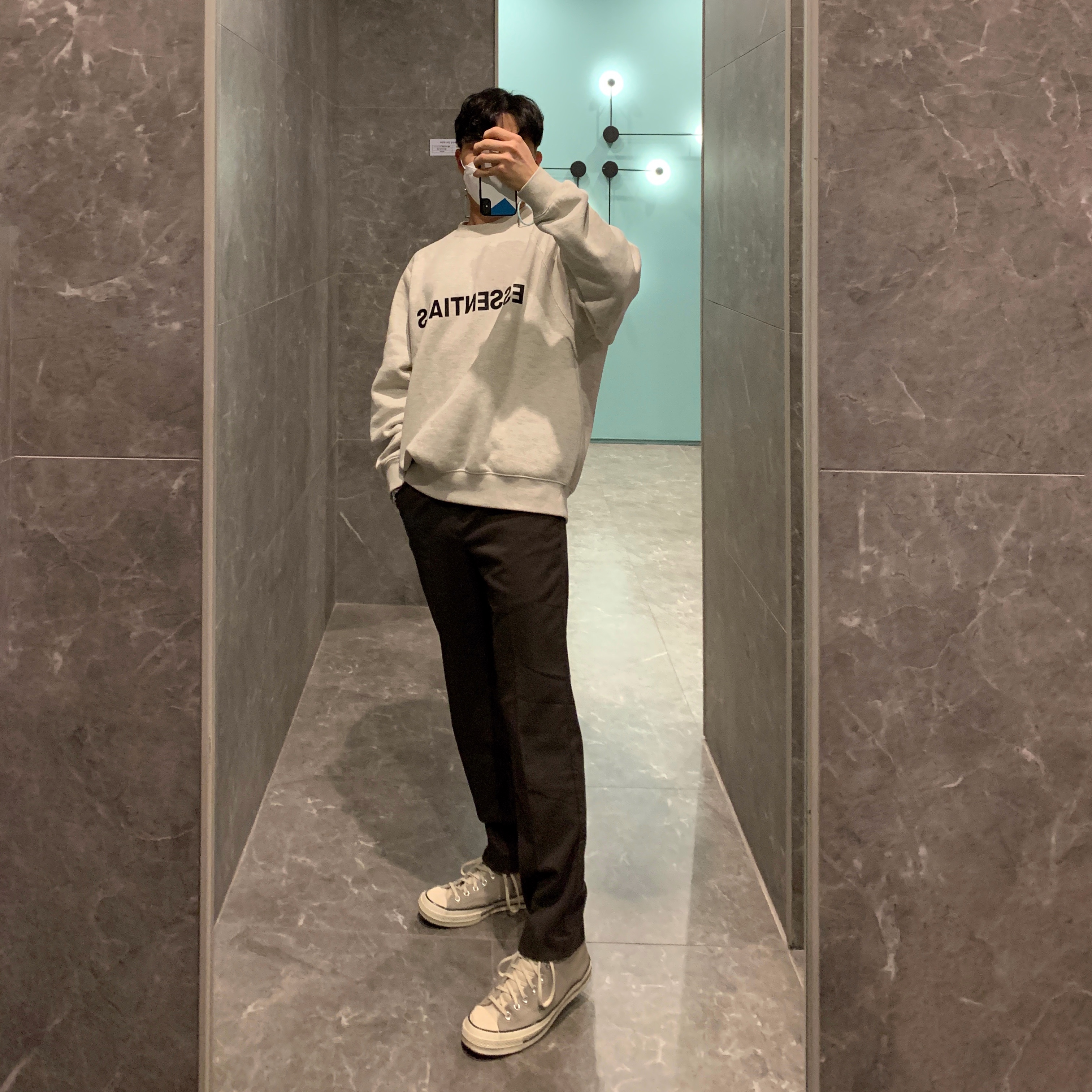 Essentials 3D Silicon Applique Crewneck Oatmeal/Oatmeal Heather/Light Heather Oatmeal 2020, Converse x Fear of God Essentials Chuck 70 Hi Grey 착용 스타일