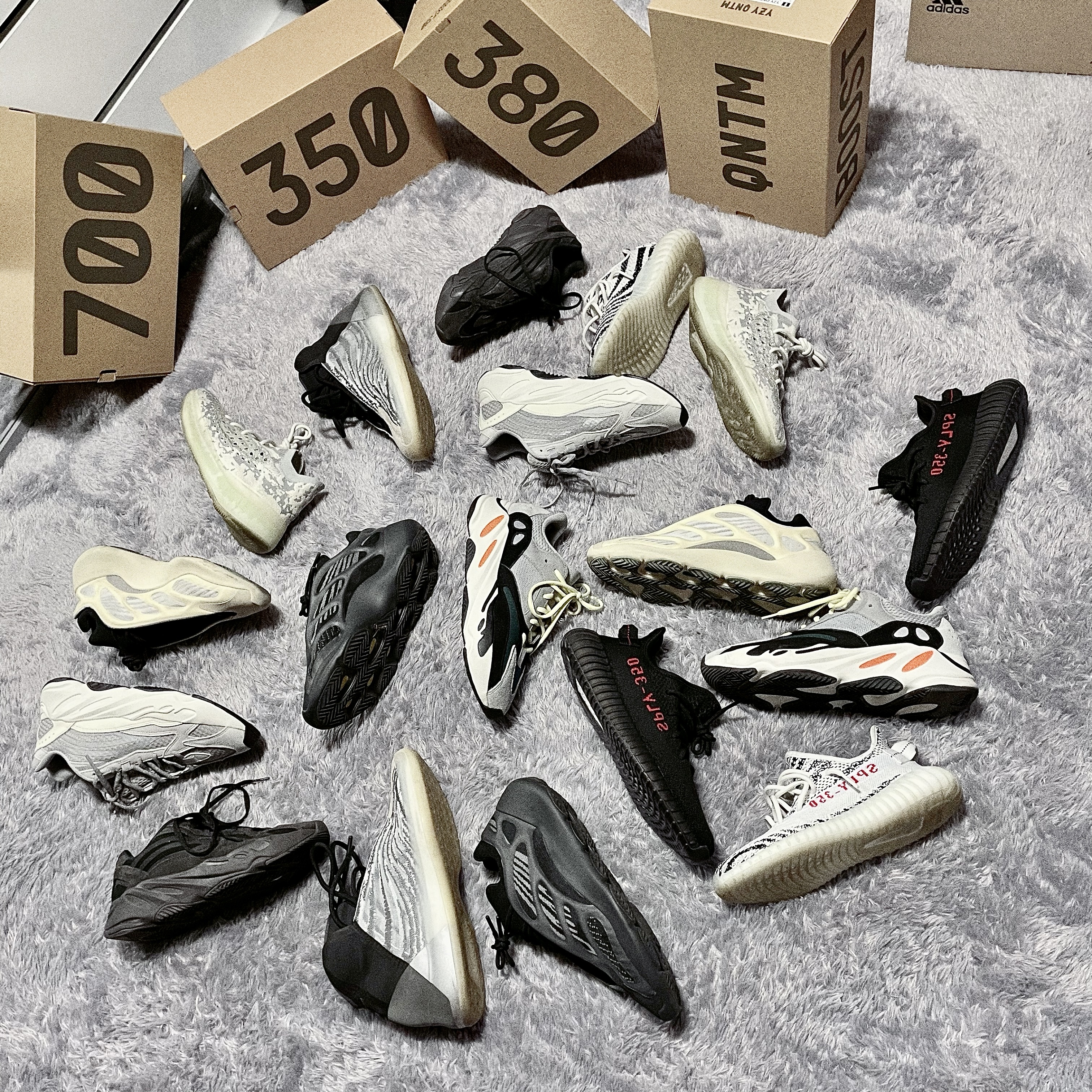 Adidas Yeezy Boost 350 V2 Black Red 2020, Adidas Yeezy Boost 380 Alien 착용 스타일