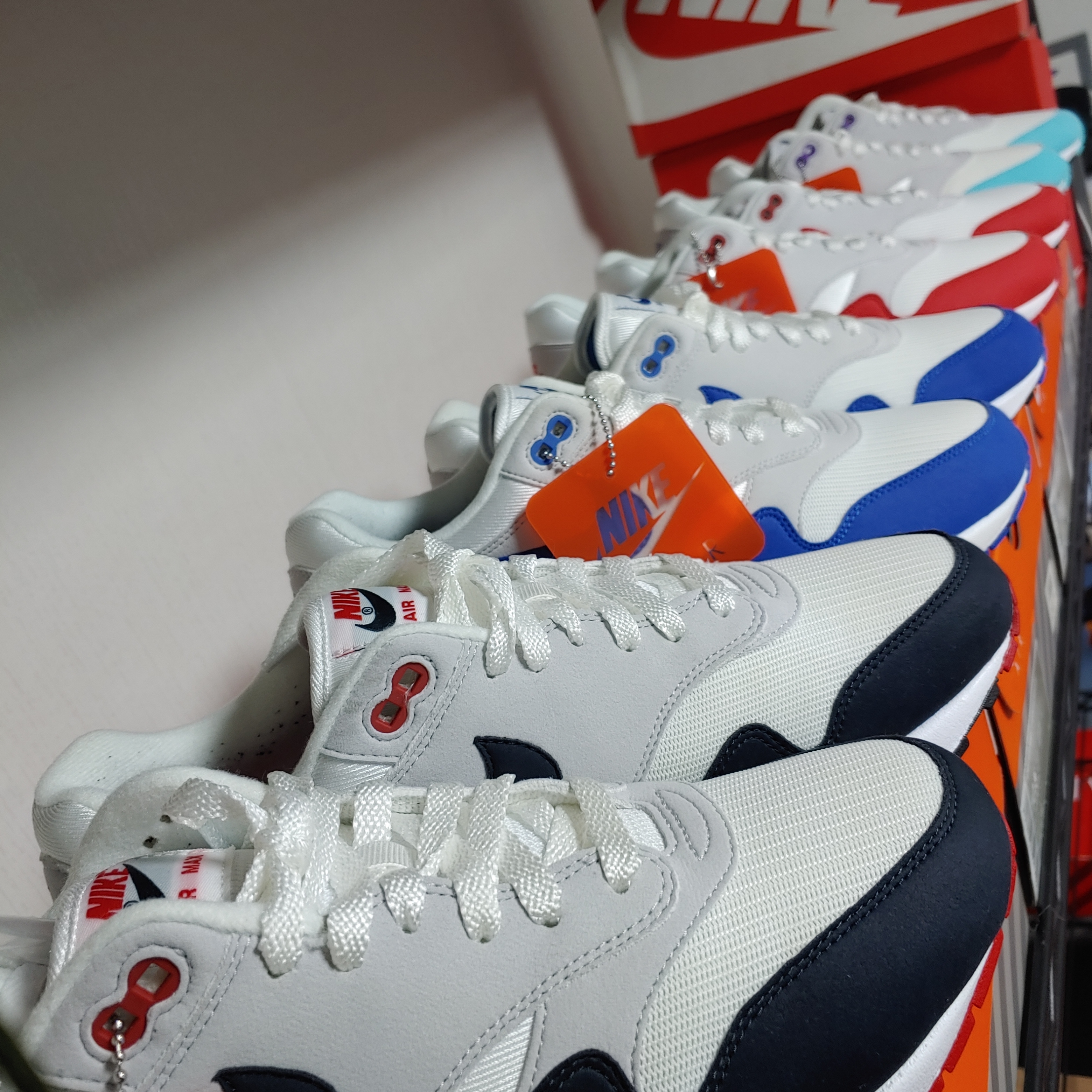 Nike Air Max 1 Anniversary Red (2017/2018 Restock Pair), Nike Air Max 1 Anniversary Obsidian 착용 스타일