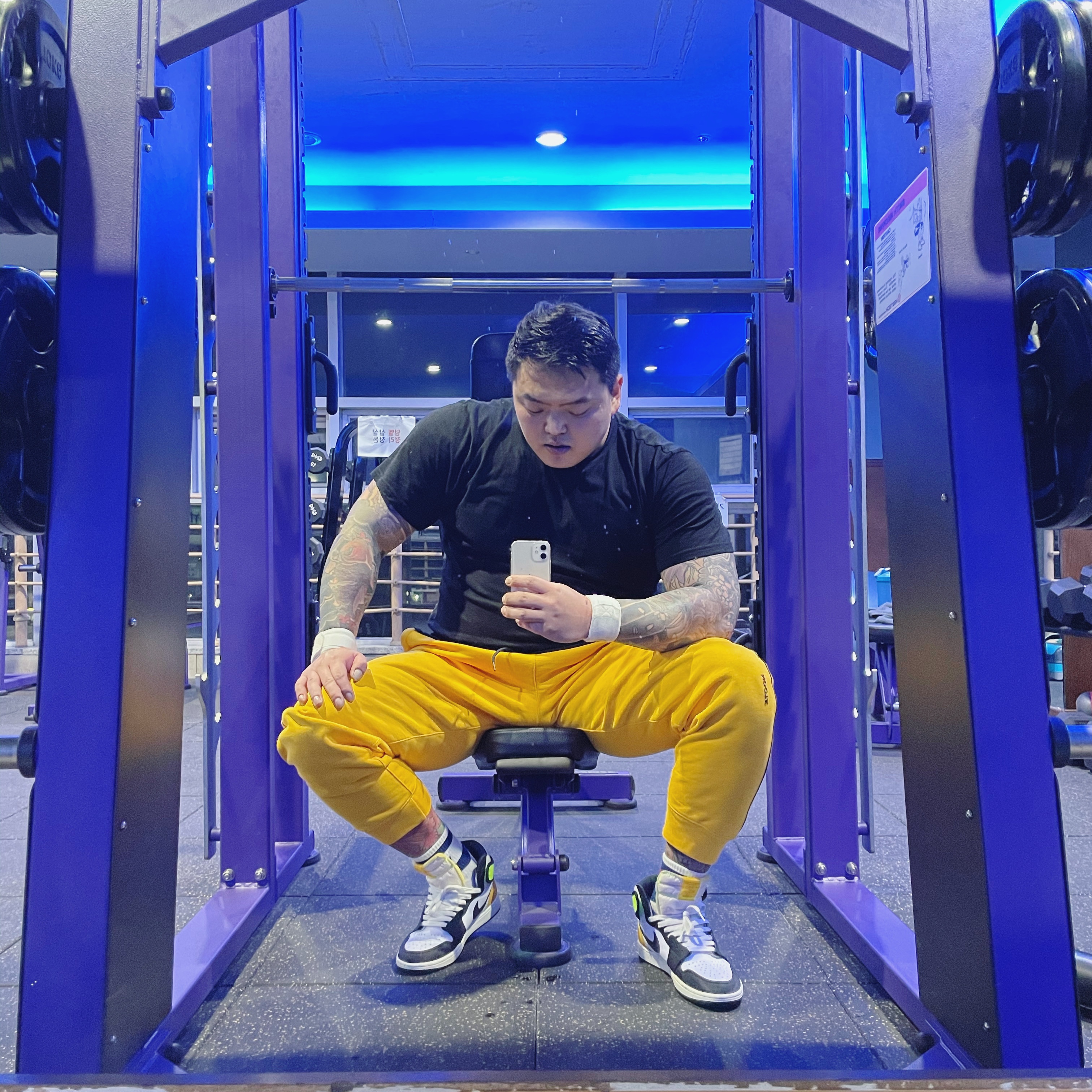 Jordan 1 Retro High OG Volt Gold, Nike x Drake Nocta Fleece Pants University Gold - Asia 착용 스타일