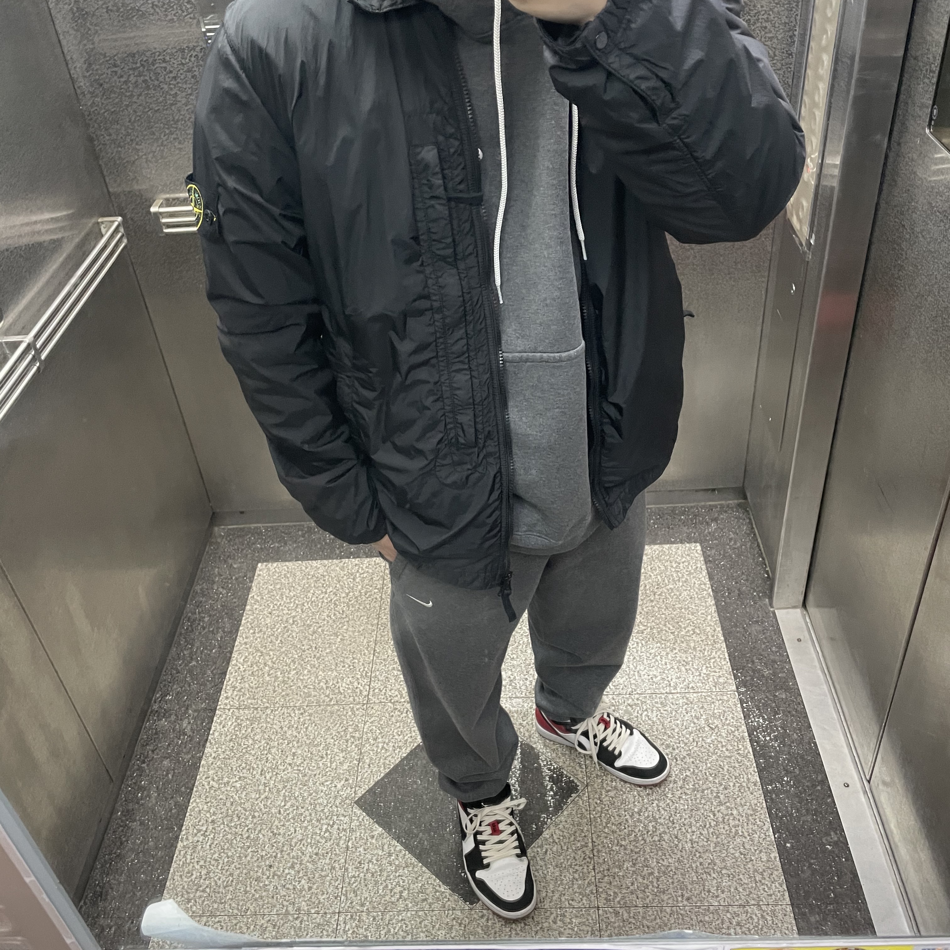 Jordan 1 Low Black Toe, Nike M NRG Sweatpants Wash Charcoal Heather White 착용 스타일