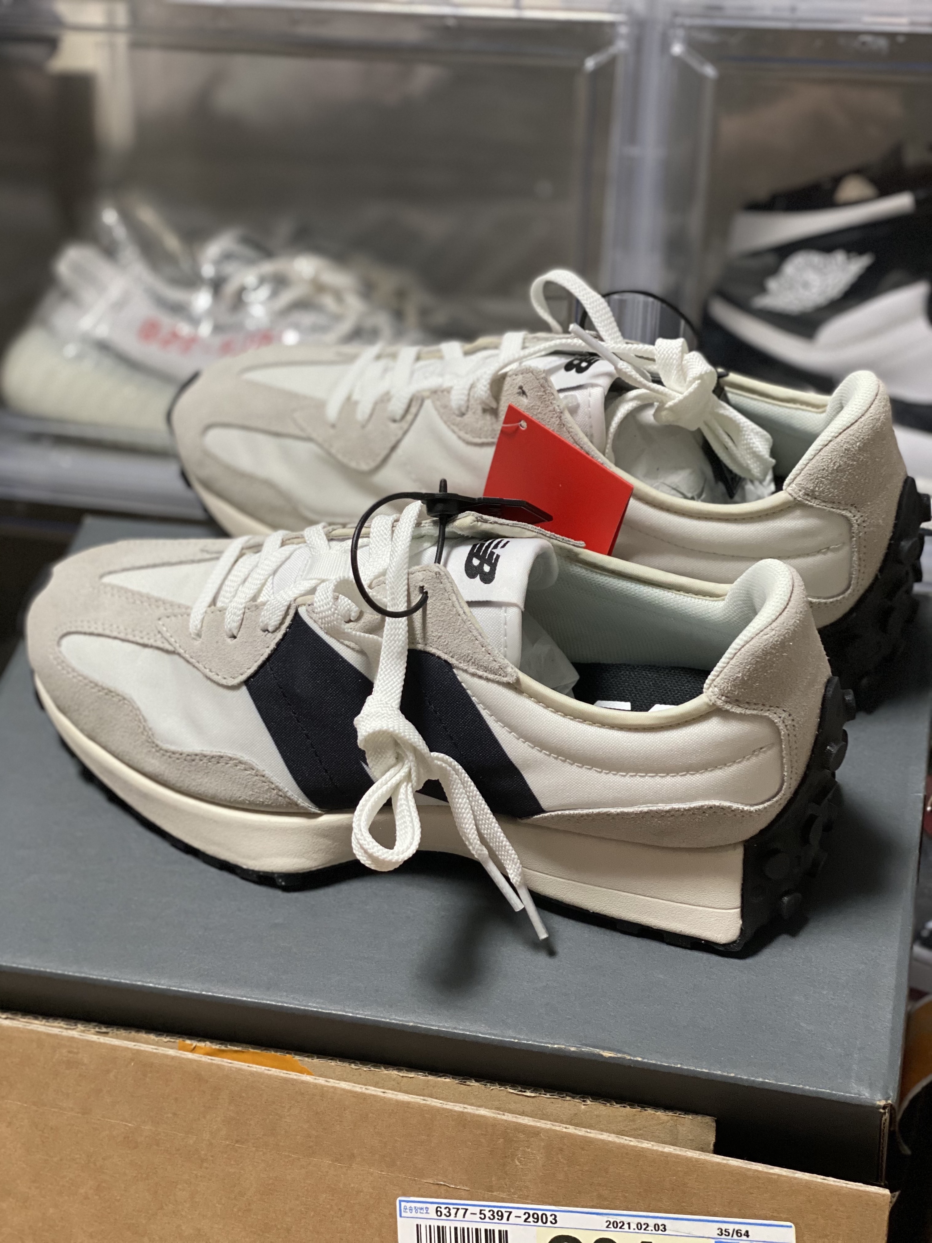 New Balance 327 White Black 착용 스타일