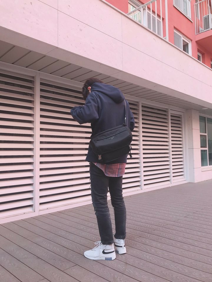 Nike x Fear of God Air Fear of God Raid Light Bone 착용 스타일