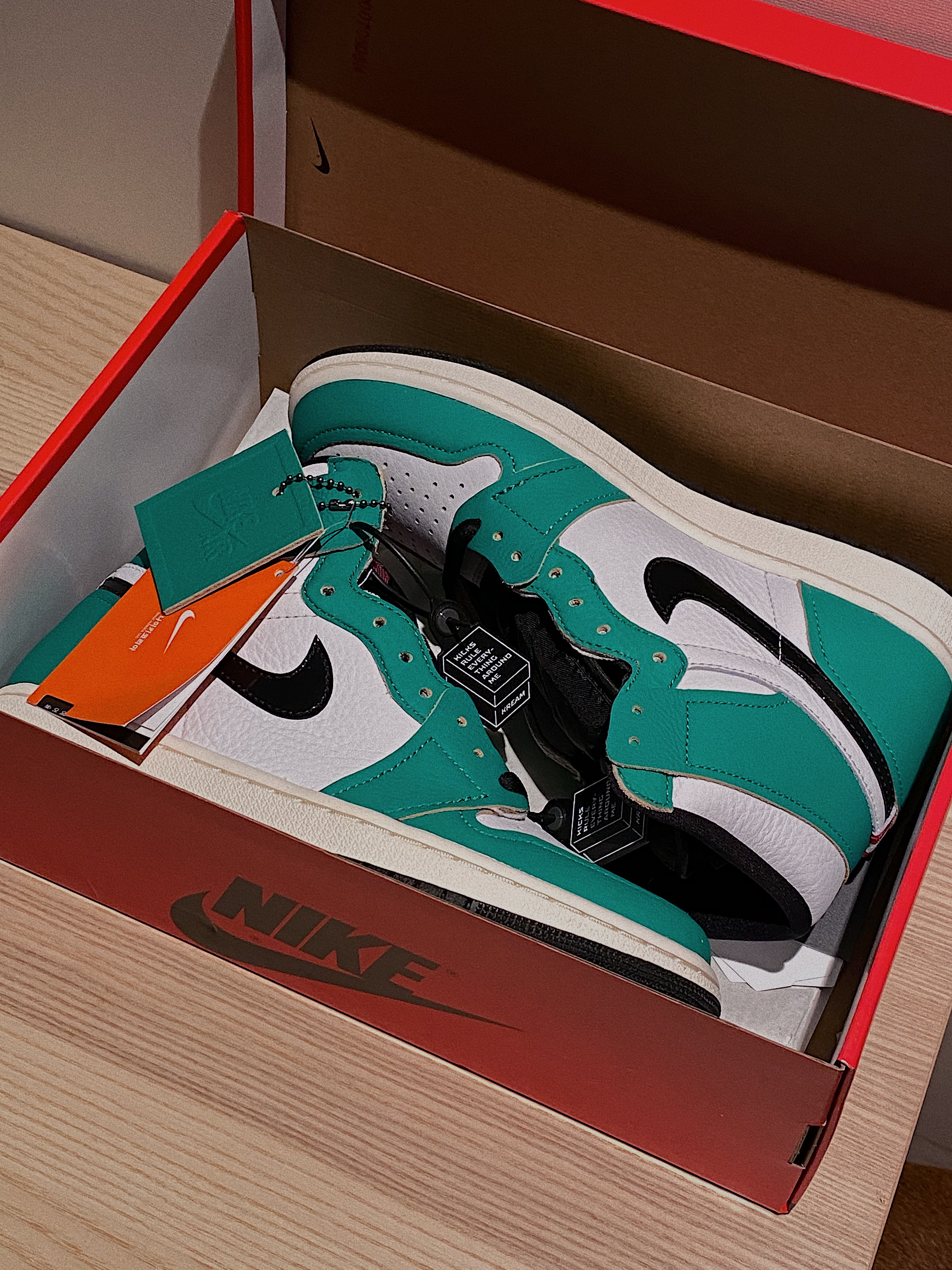 (W) Jordan 1 Retro High OG Lucky Green 착용 스타일 - 5