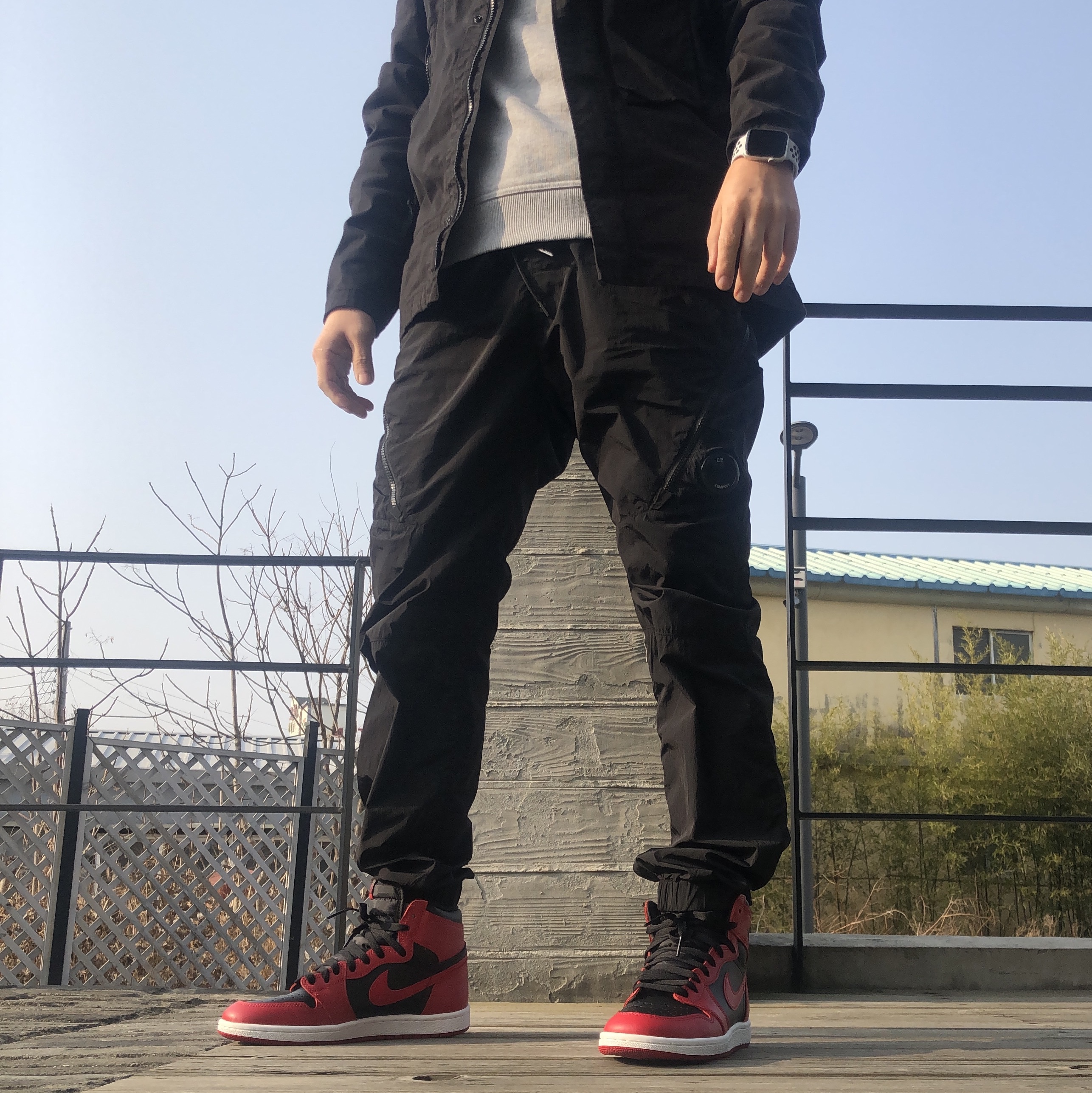 Jordan 1 High 85 Varsity Red 착용 스타일