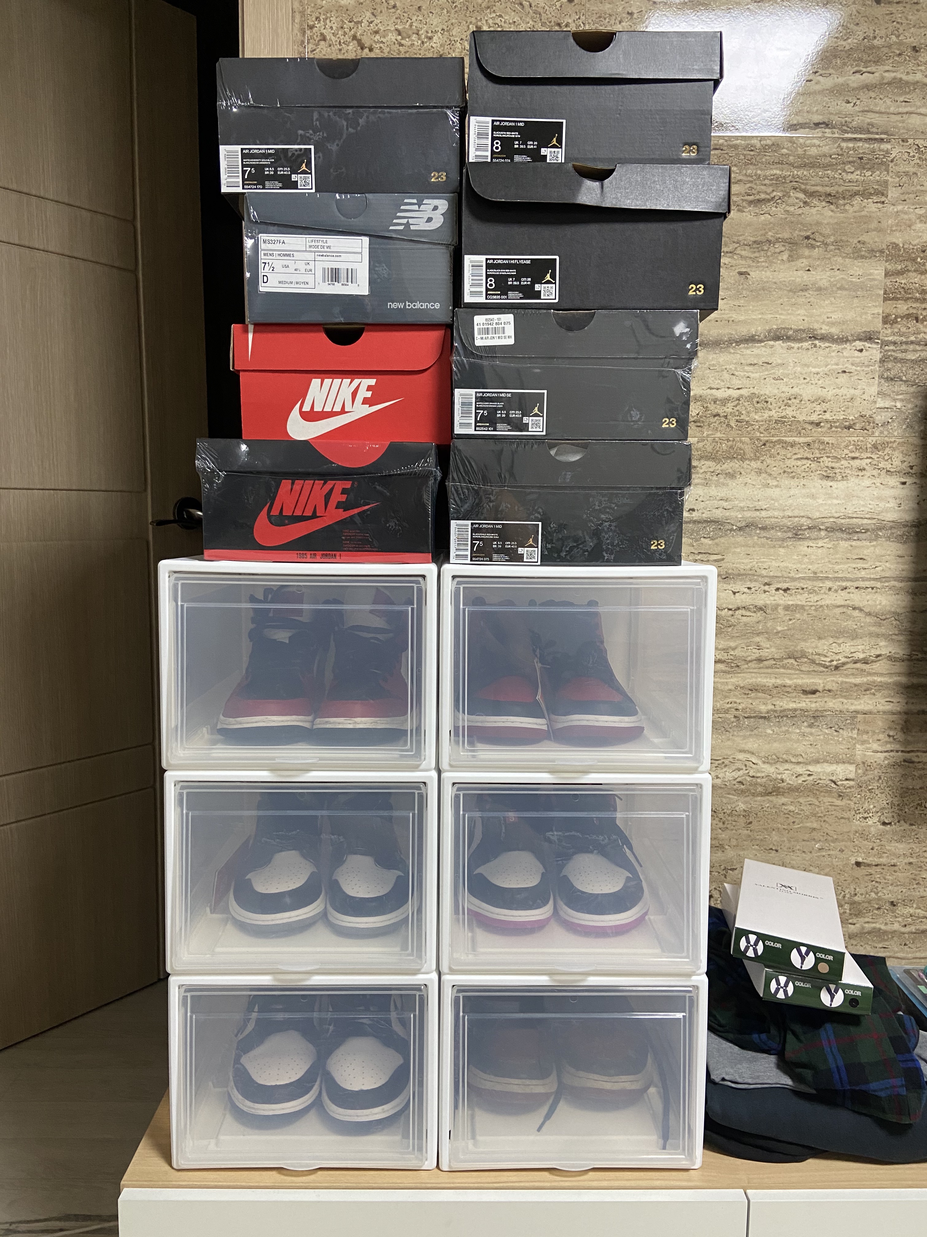 Jordan 1 Mid Chicago Black Toe, Nike Dunk Low Retro Black 착용 스타일
