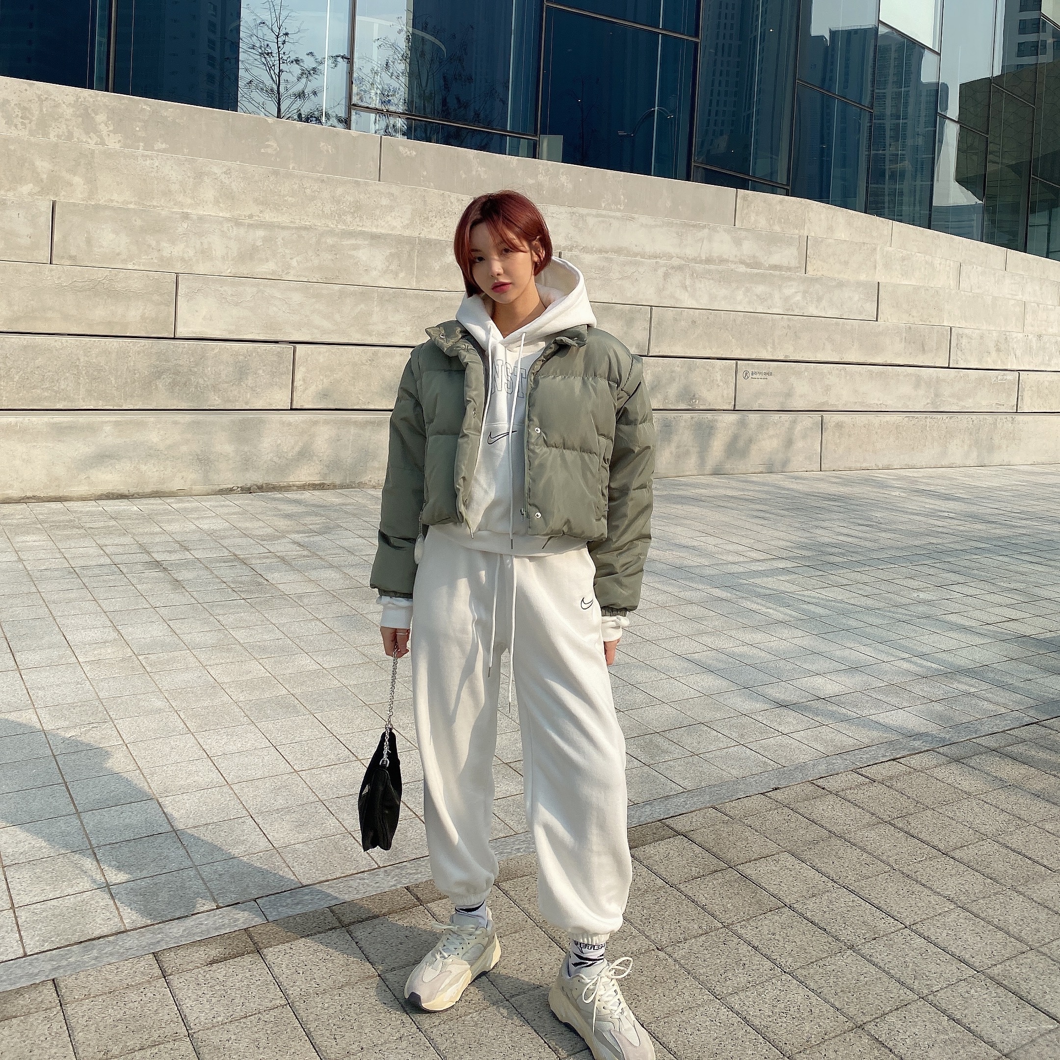 Adidas Yeezy Boost 700 Salt 착용 스타일