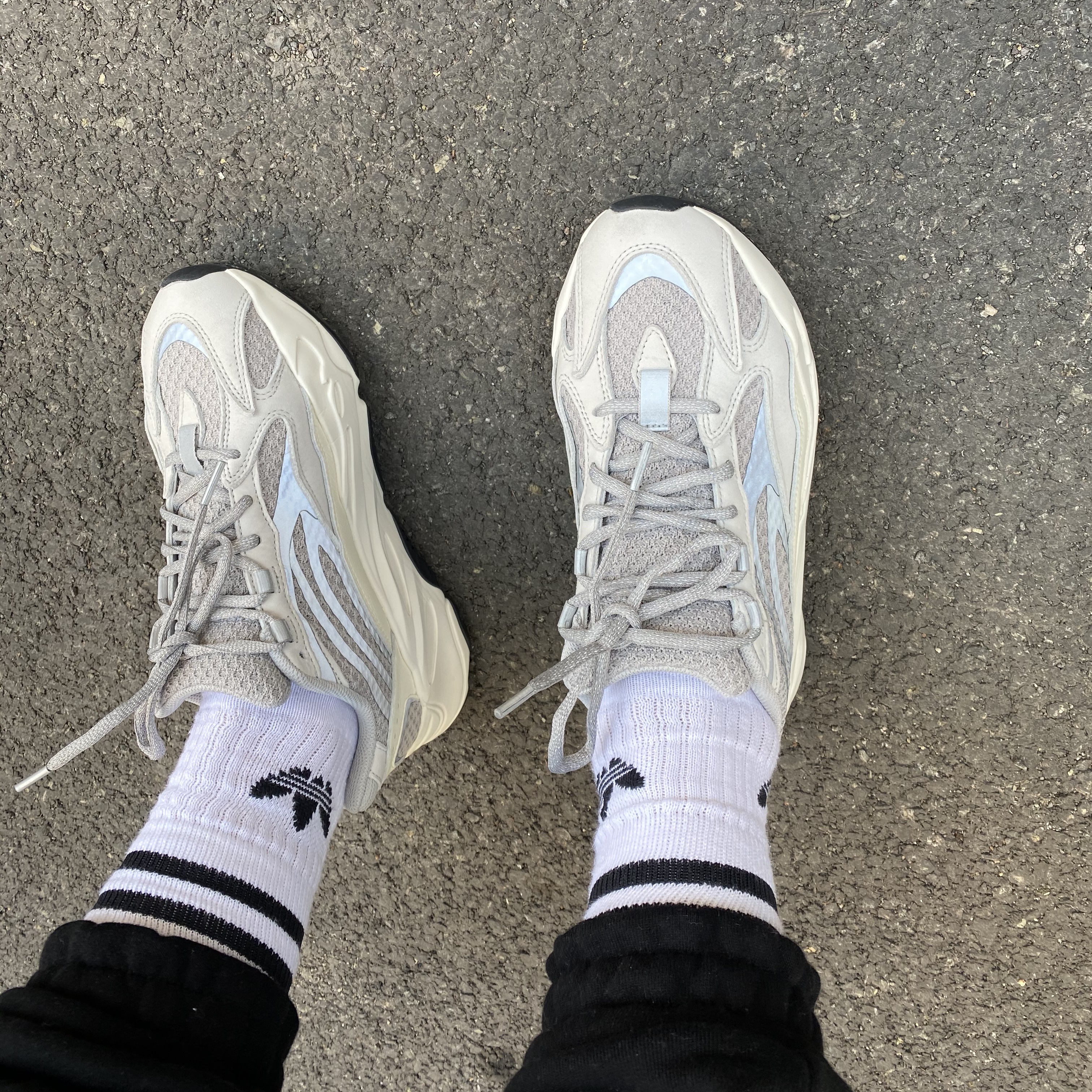 Adidas Yeezy Boost 700 V2 Static 2018 착용 스타일