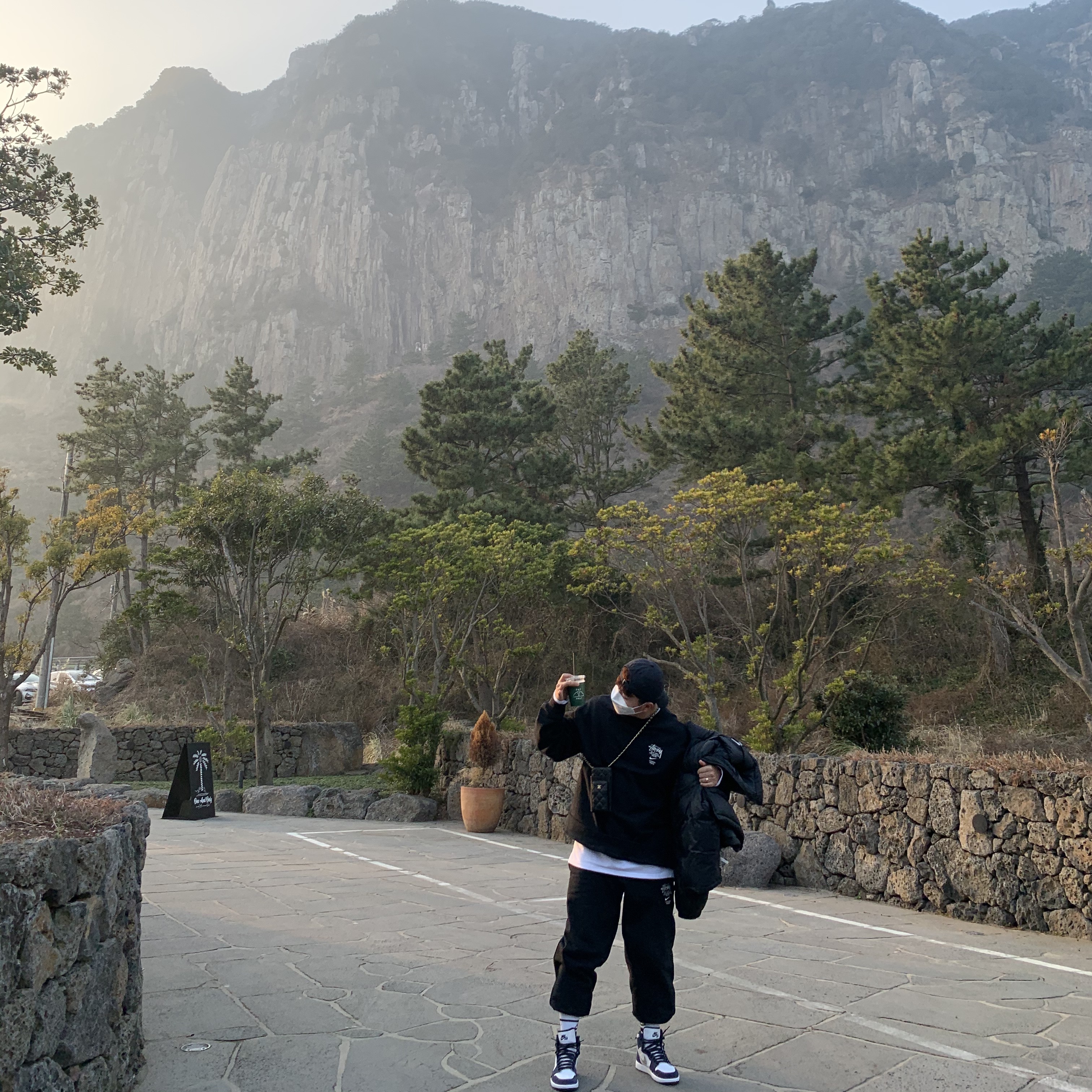 Jordan 1 Retro High OG CO.JP Midnight Navy, Nike x Stussy NRG ZR Fleece Crewneck Black - US/EU 착용 스타일 - 1