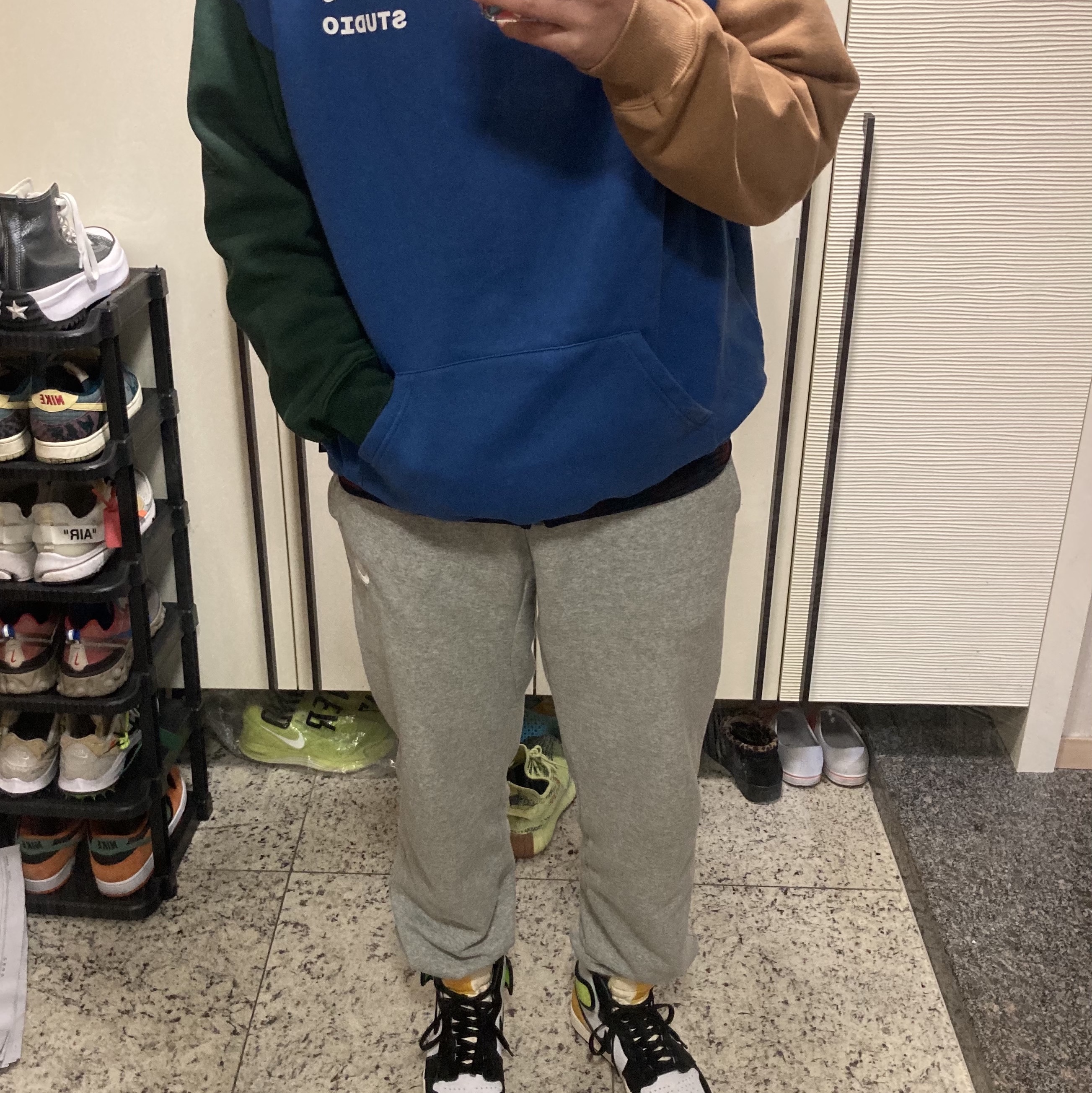 Jordan 1 Retro High OG Volt Gold, IAB Studio x JTBC Hoodie 착용 스타일