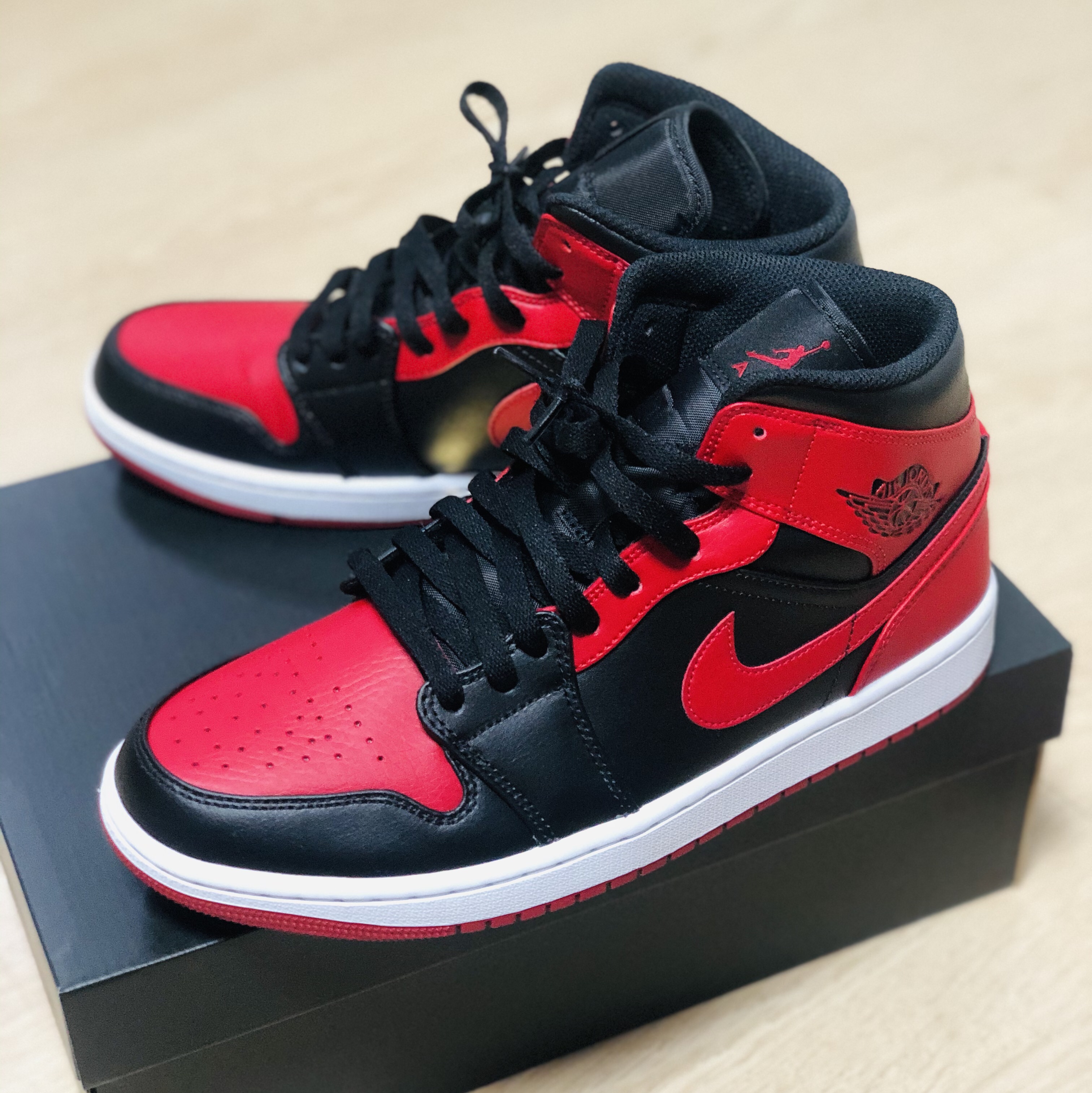 Jordan 1 Mid Bred Banned 2020 착용 스타일 - 4