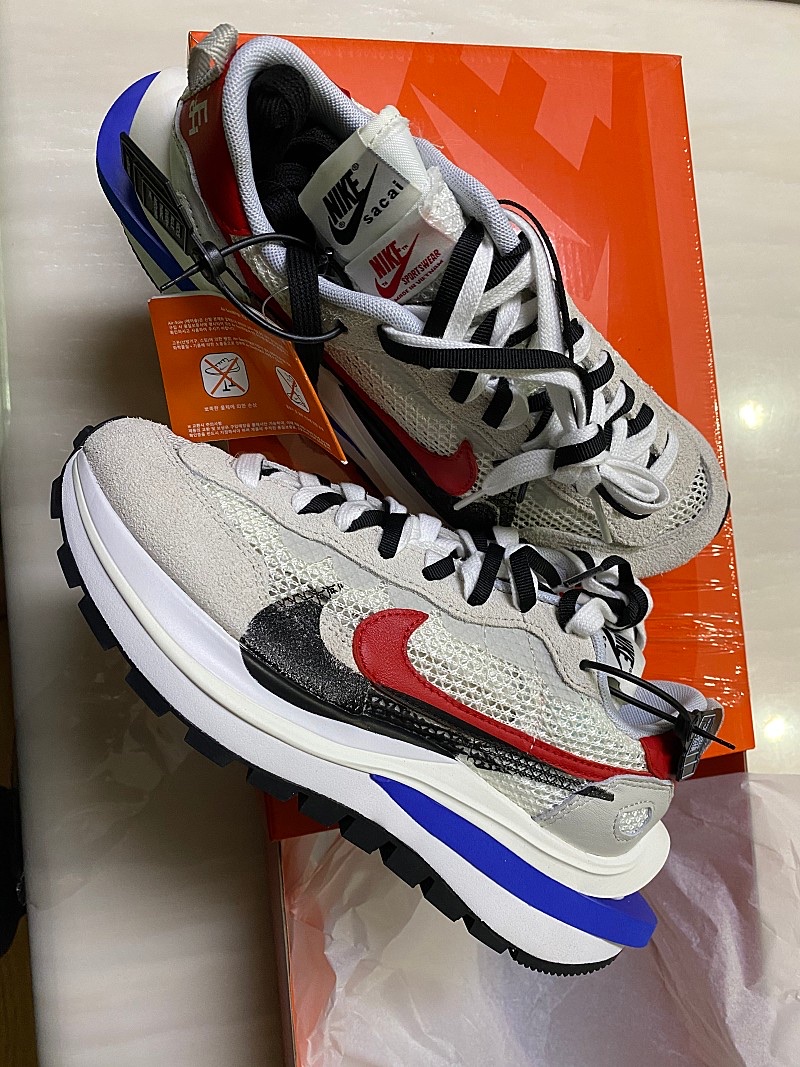 Nike x Sacai VaporWaffle Royal Fuchsia 착용 스타일