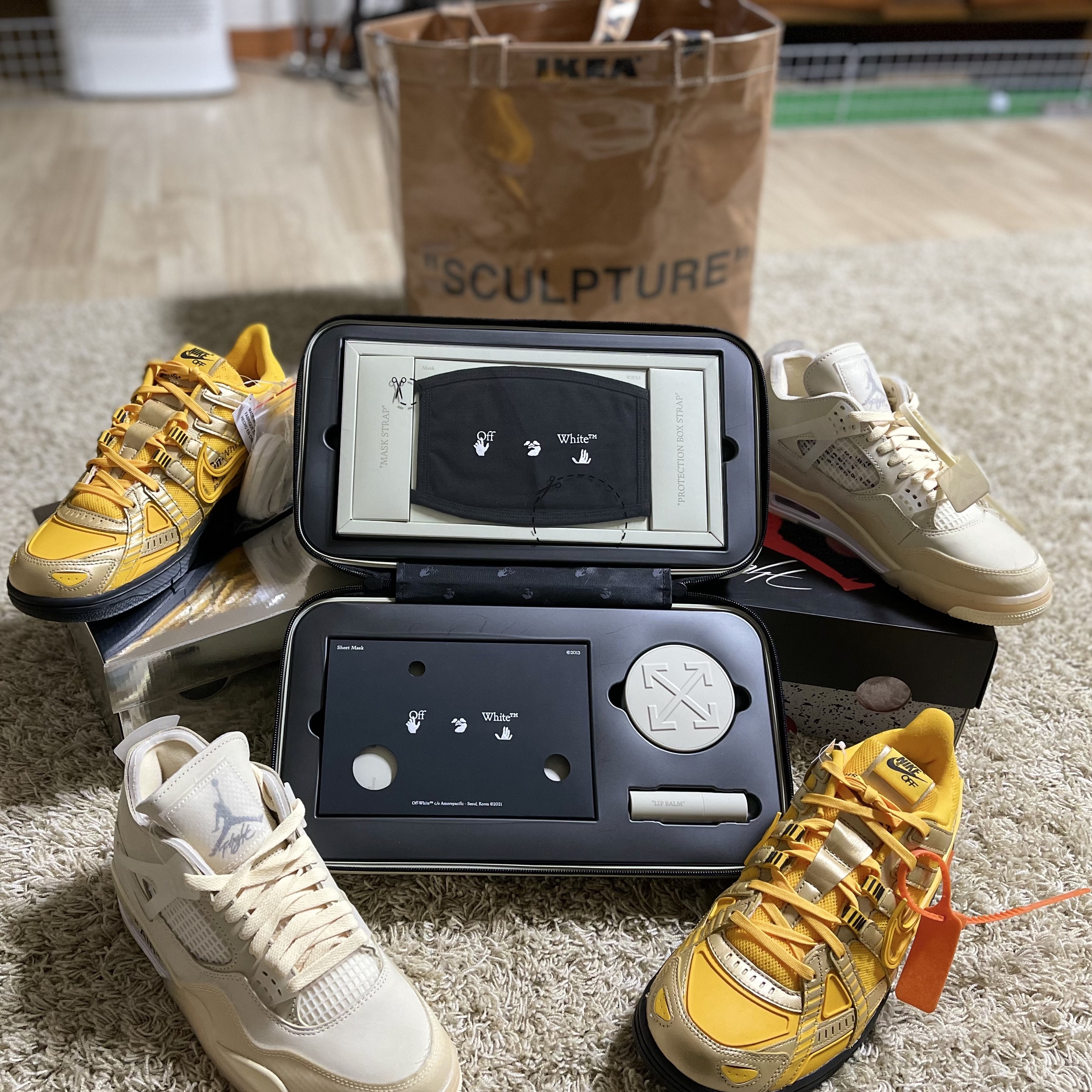 Off-White x Amore Pacific Protection Box (Without Cosmetics), Nike x Off-White Air Rubber Dunk University Gold 착용 스타일