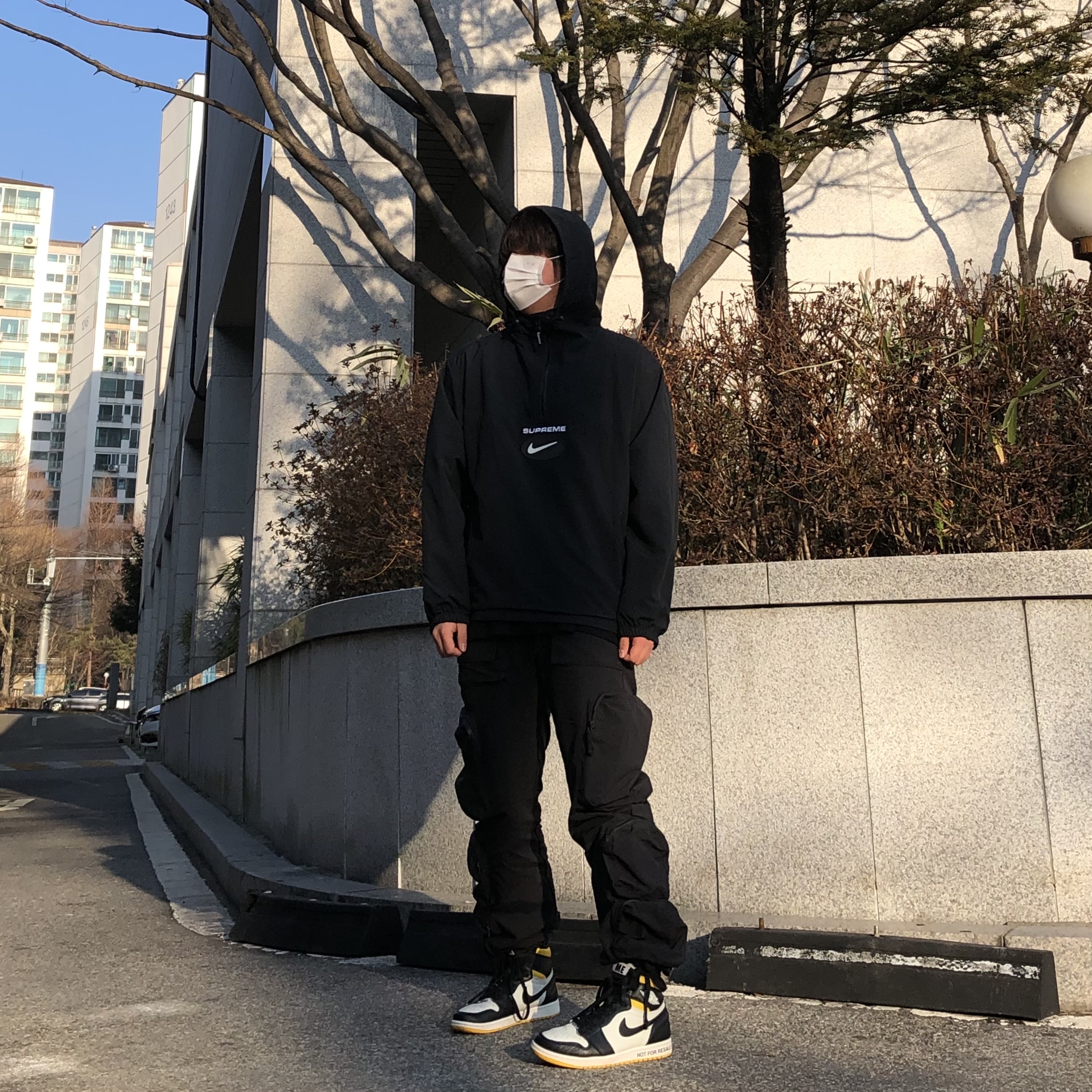 Jordan 1 Retro High Not for Resale Varsity Maize, Supreme x Nike Jewel Reversible Ripstop Anorak Black - 20FW 착용 스타일 - 1