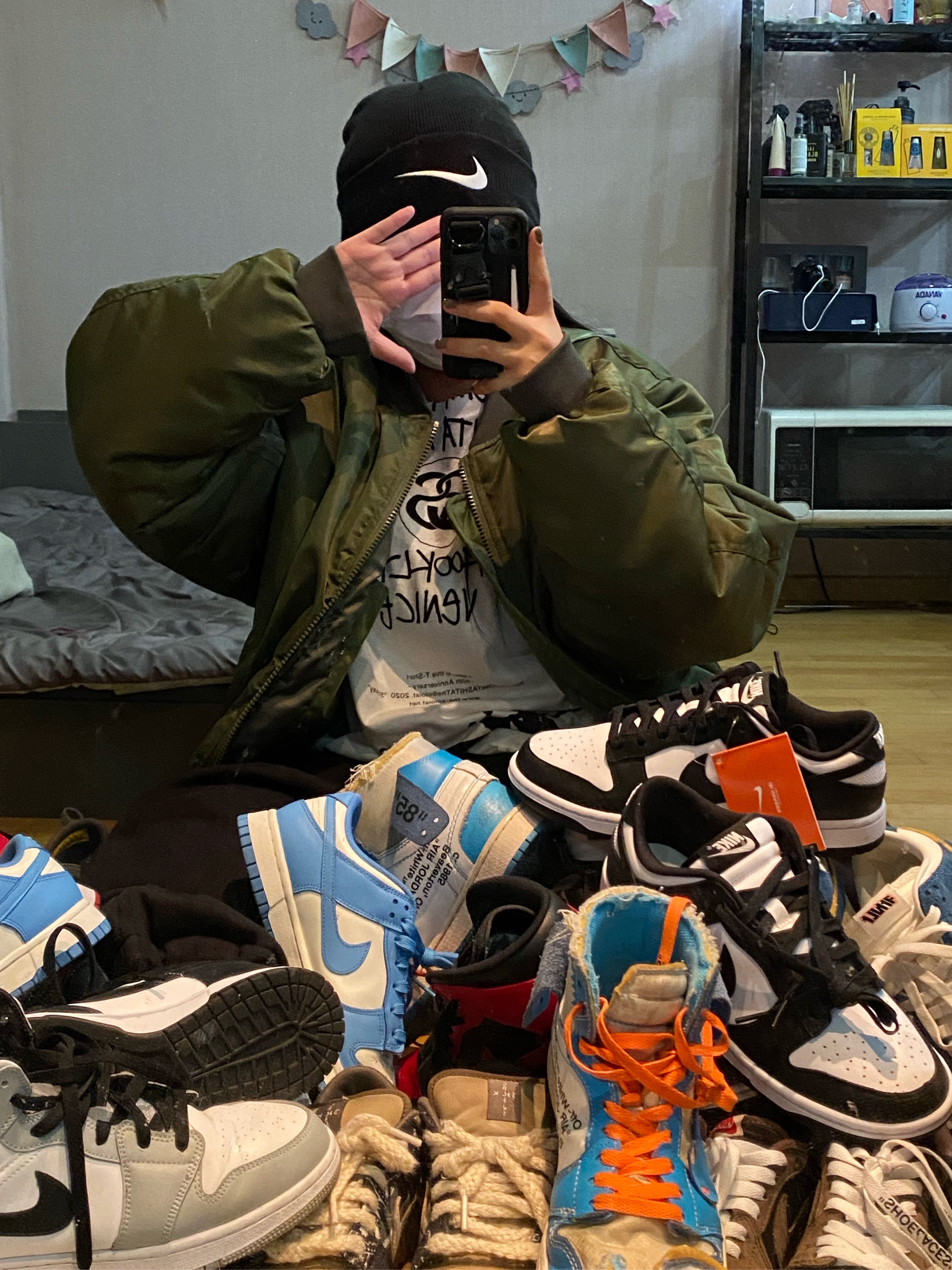 (W) Nike Dunk Low Coast, Jordan 1 x Off-White Retro High University Blue 착용 스타일