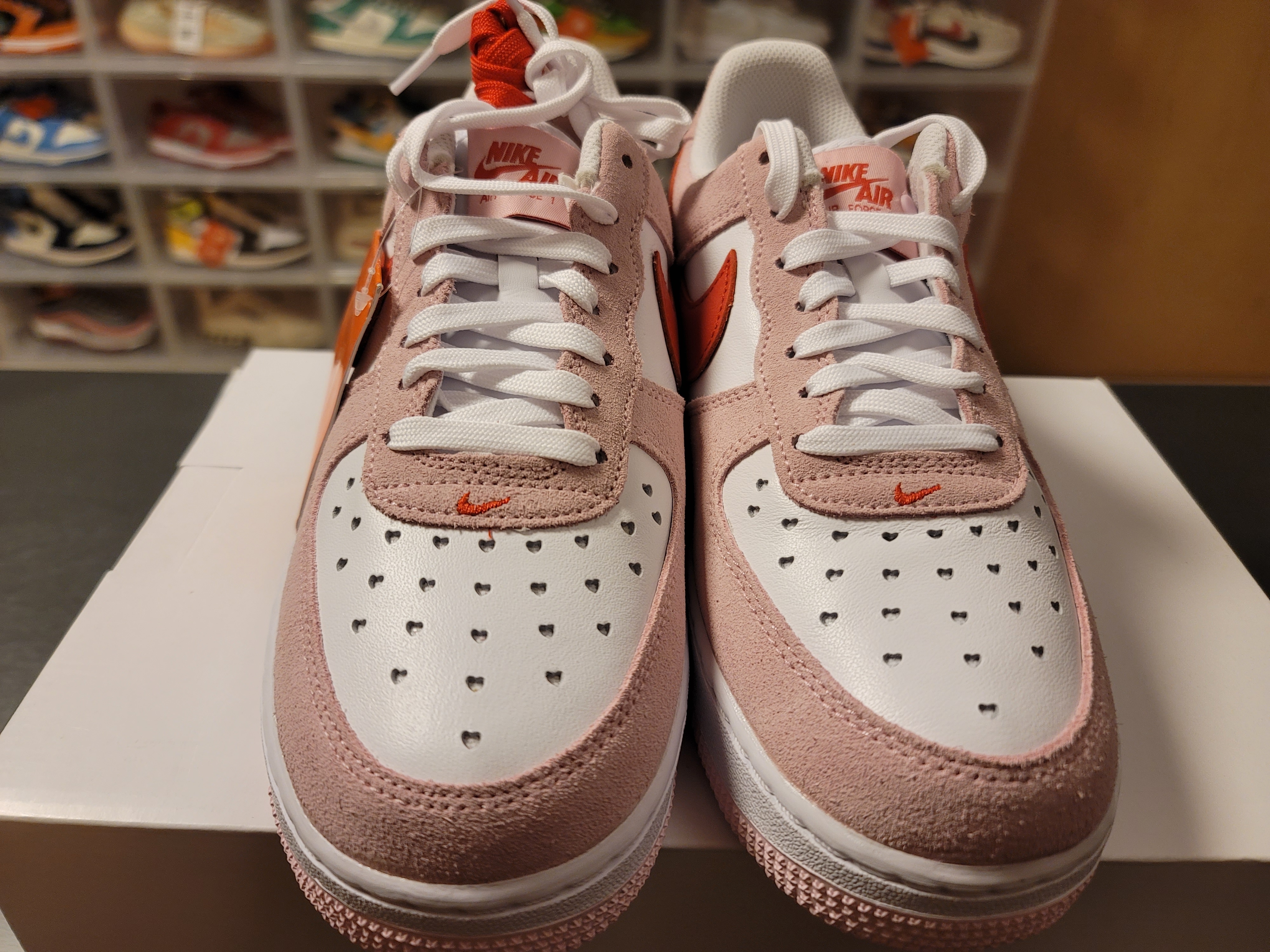 Nike Air Force 1 '07 QS Valentine's Day 착용 스타일 - 1