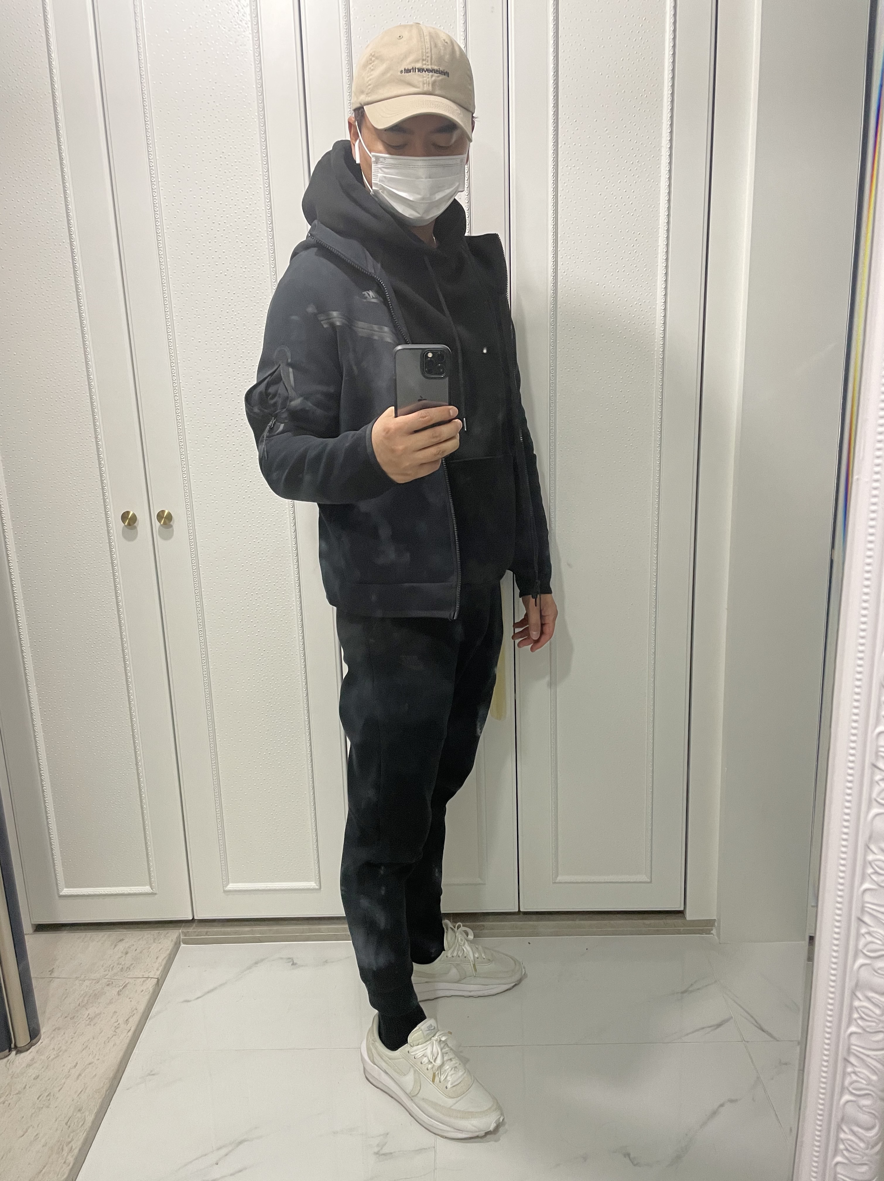 Nike x Sacai LDWaffle White Nylon 착용 스타일
