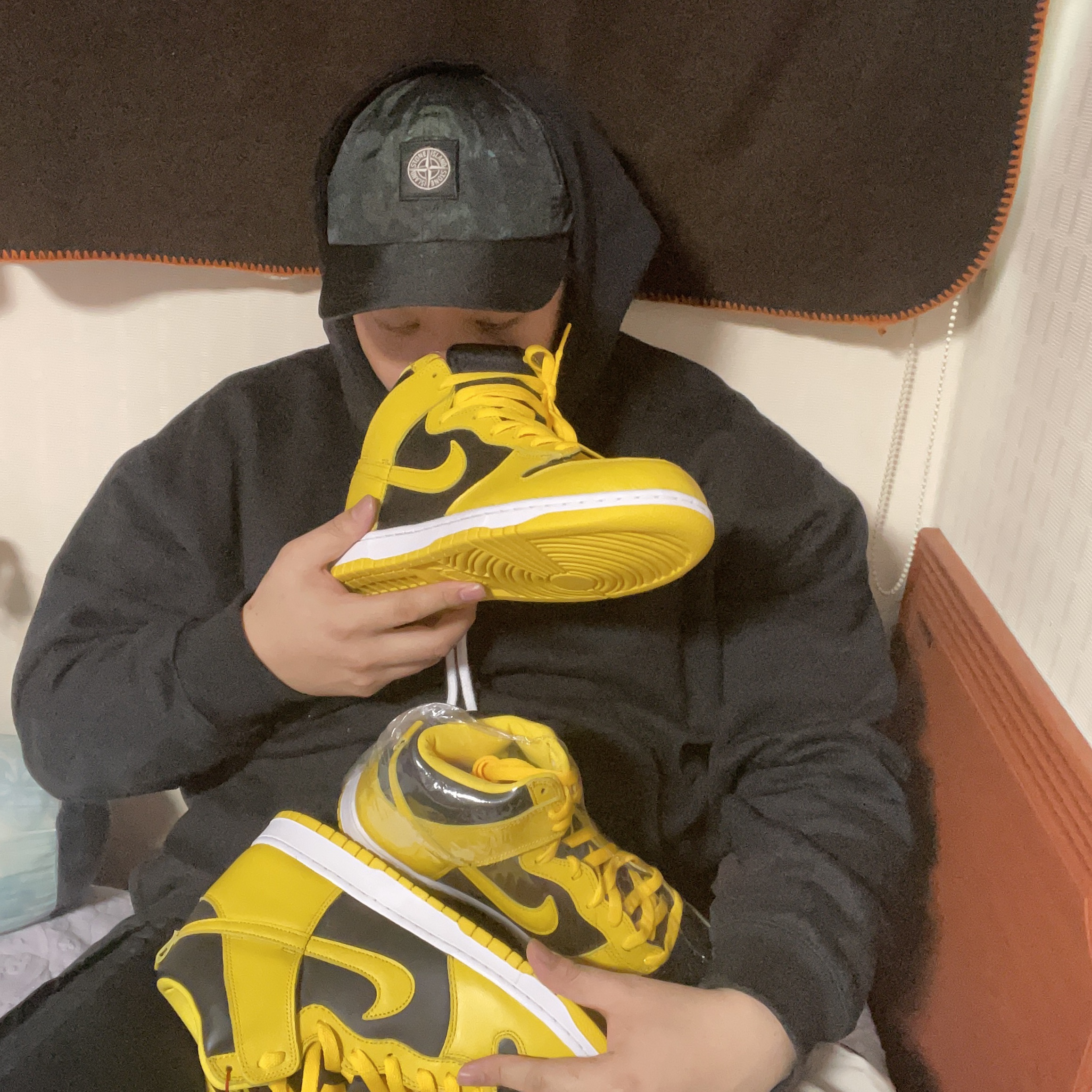 Nike M NRG Hoodie Black White, Nike Dunk High SP Varsity Maize 착용 스타일