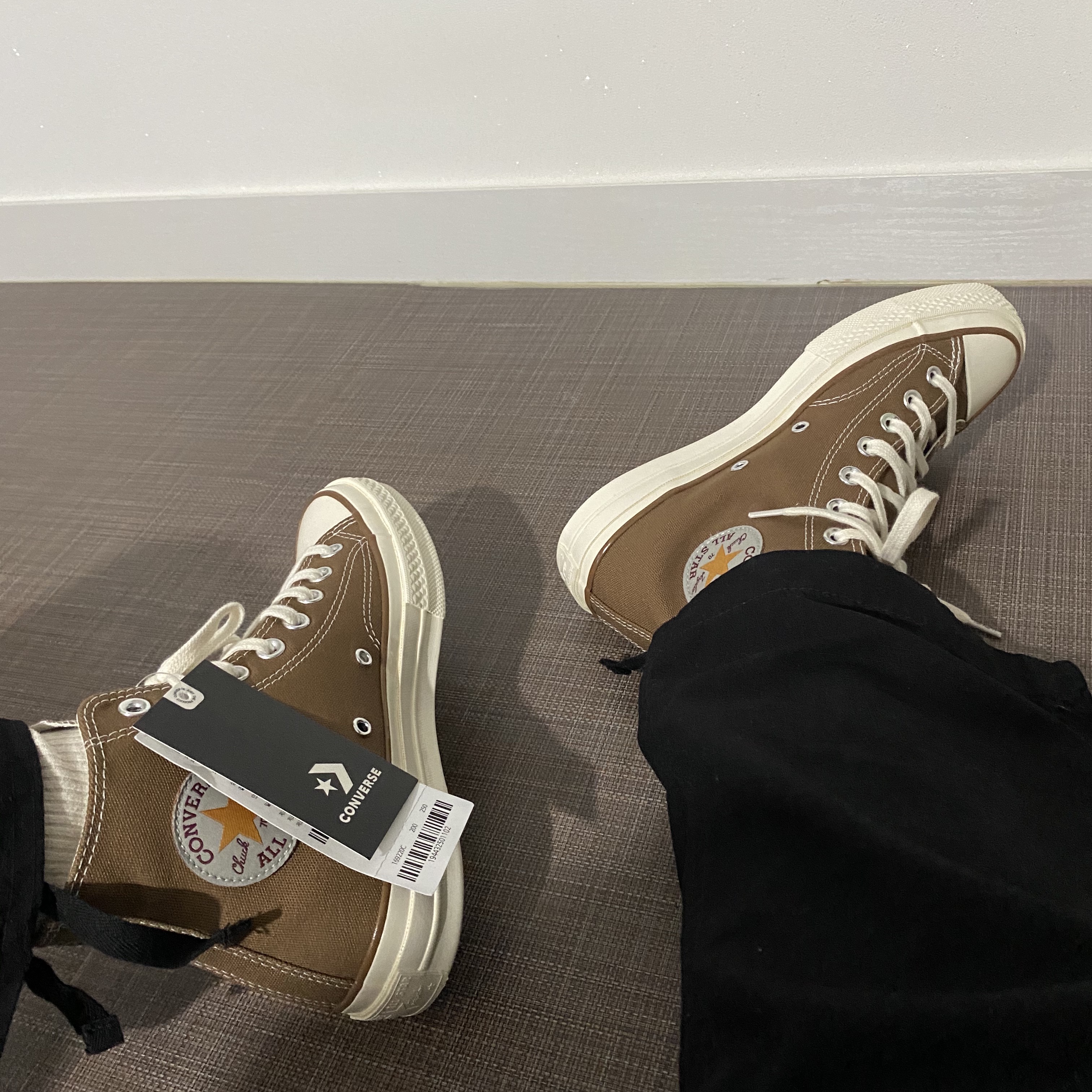 Converse x Carhartt WIP Chuck 70 High Hamilton Brown 착용 스타일 - 3