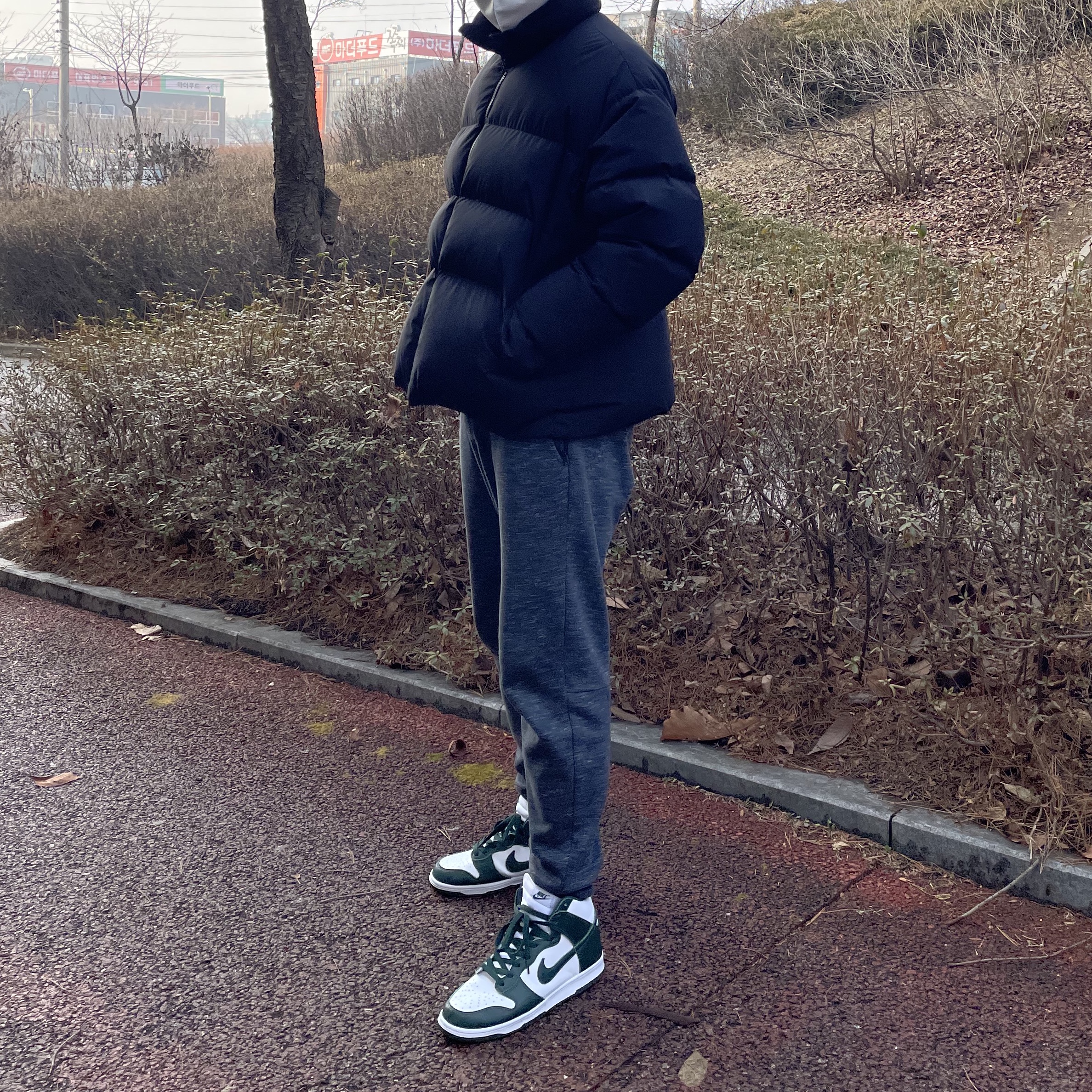 Nike Dunk High SP Spartan Green 착용 스타일