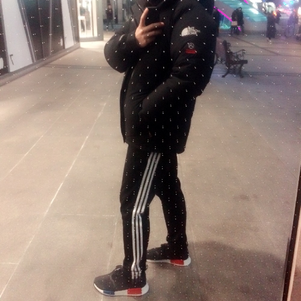 Adidas NMD R1 Core Black Lush Red (2015/2017) 착용 스타일